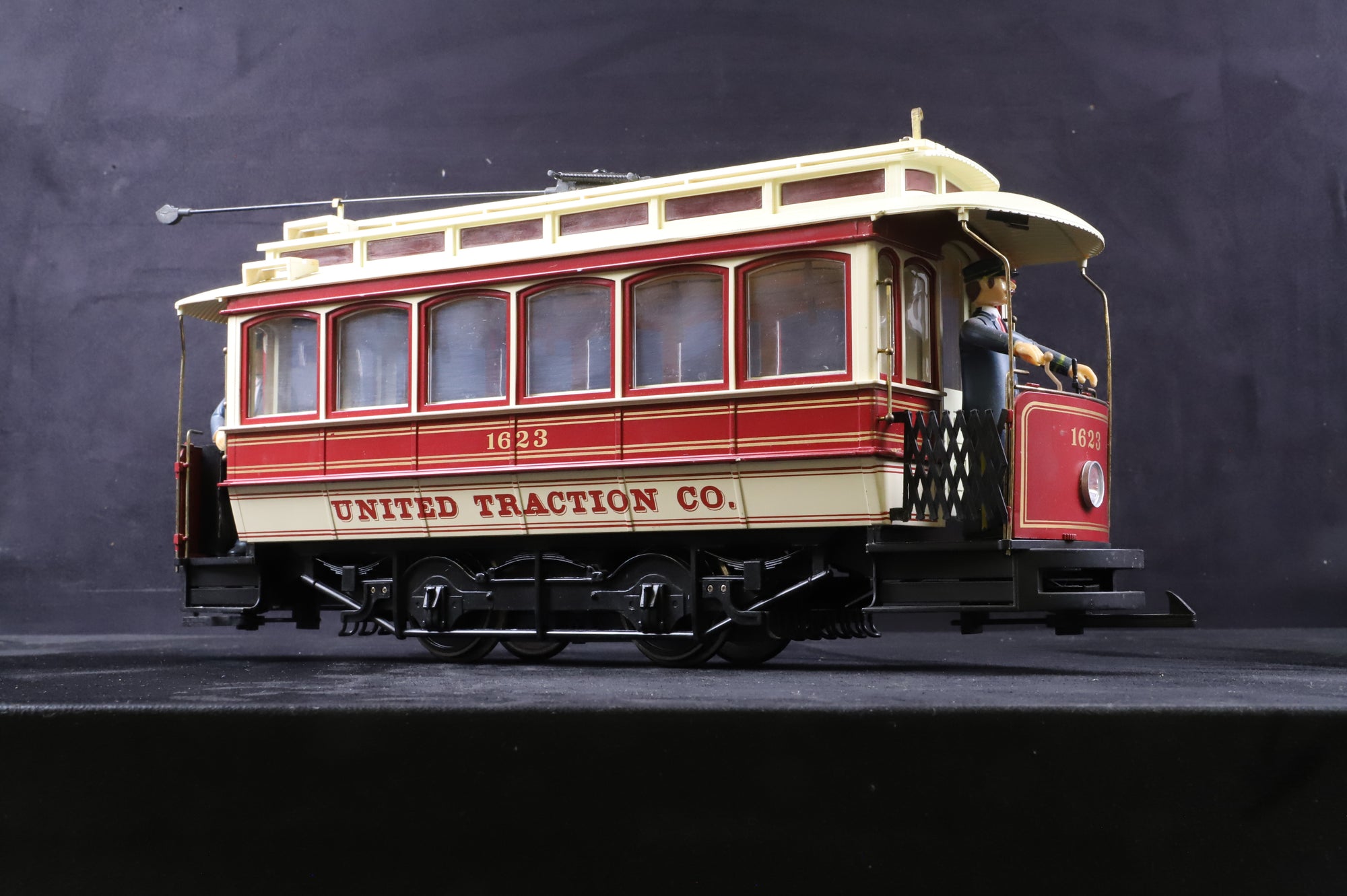Bachmann Big Haulers G 93939 Closed Street Car 'United Electric'