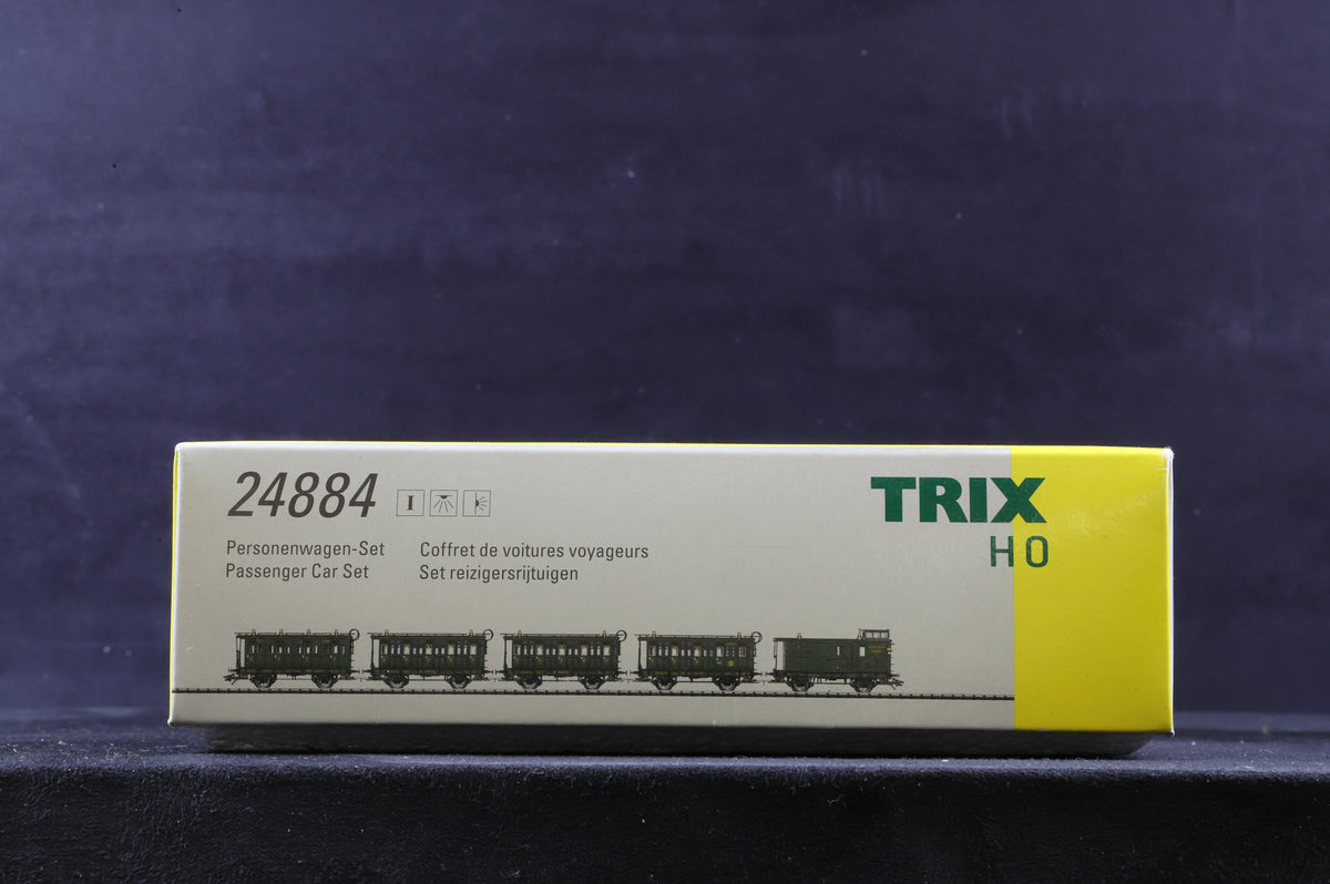 Trix HO 24884 Passenger Car Set w/lights