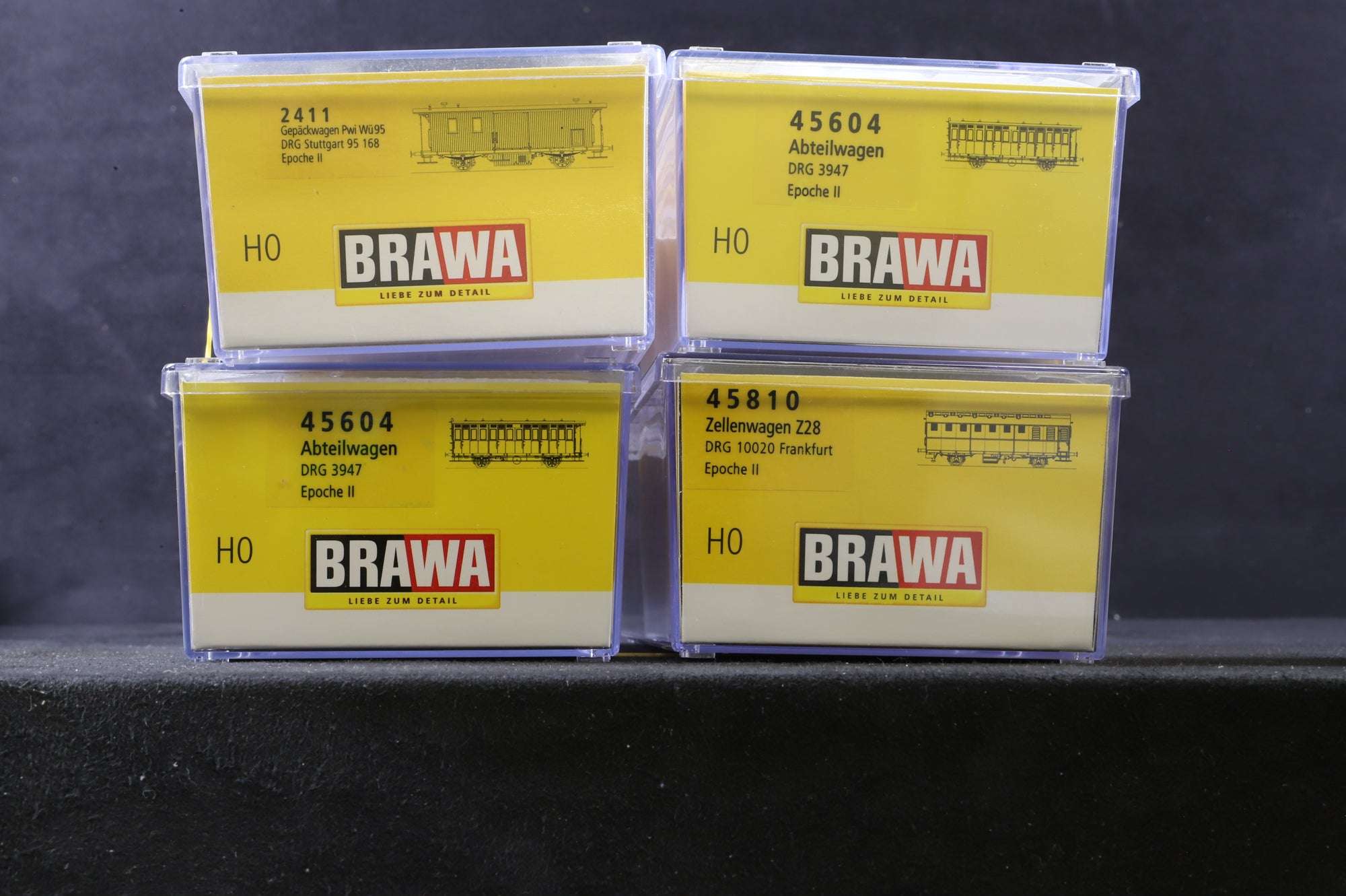 Brawa HO Rake of 3 Passenger Coaches & 1 Luggage Car, Inc. 45810, 2411 & 2 x 45604