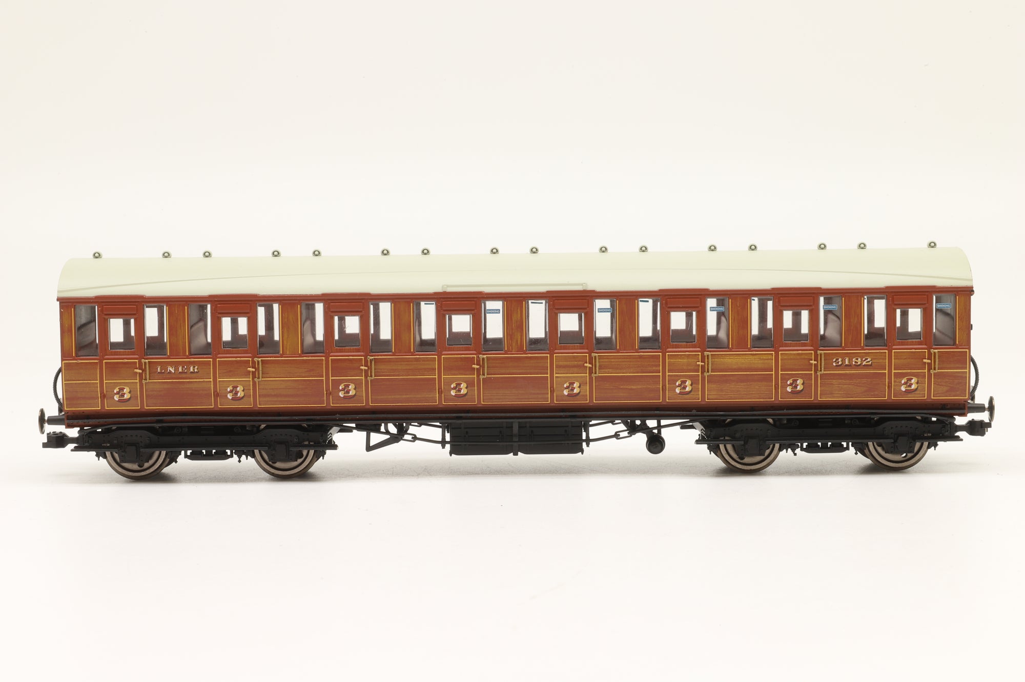Hornby OO Rake of 6 Gresley Teak Suburban Coaches