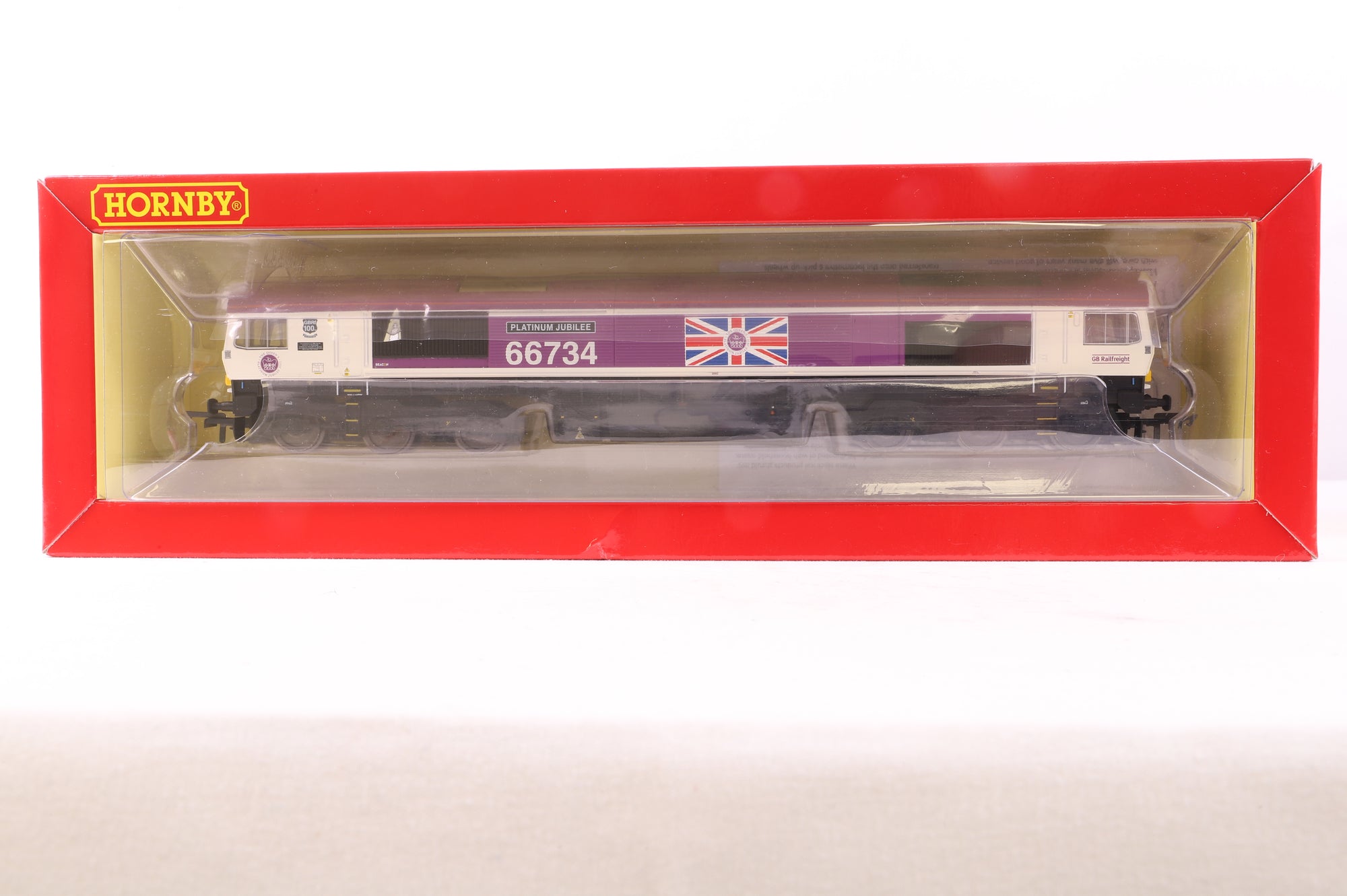 Hornby OO R30332 Class 66 '66734' Platinum Jubilee GBRf