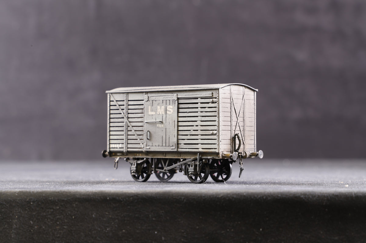 P4 Kit Built Rake Of 5 LMS Weathered Box Vans