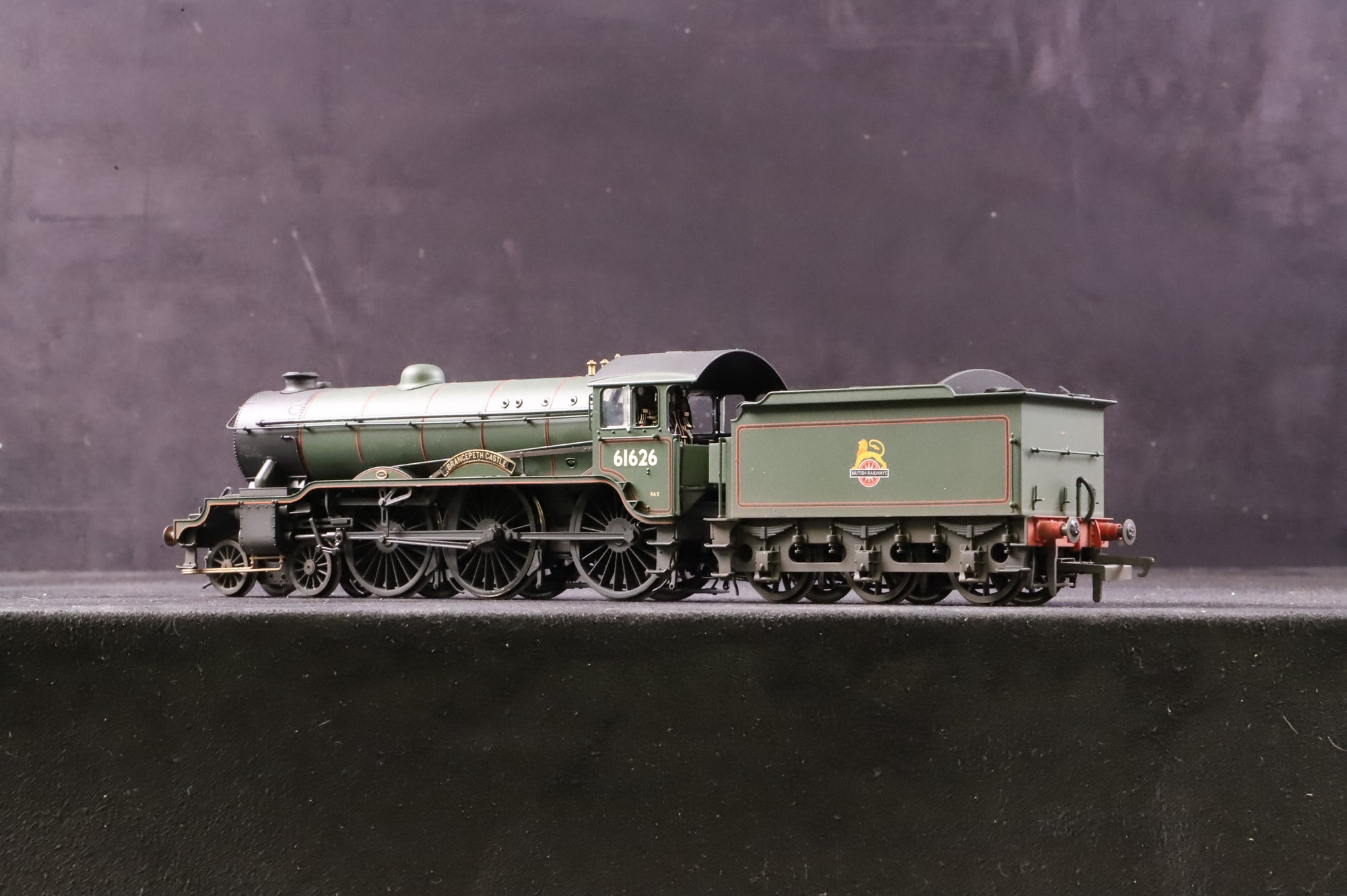 Hornby OO R3318 Class B17/6 61626 'Brancepeth Castle' in Lined BR Green w/ Early Crests - Weathered