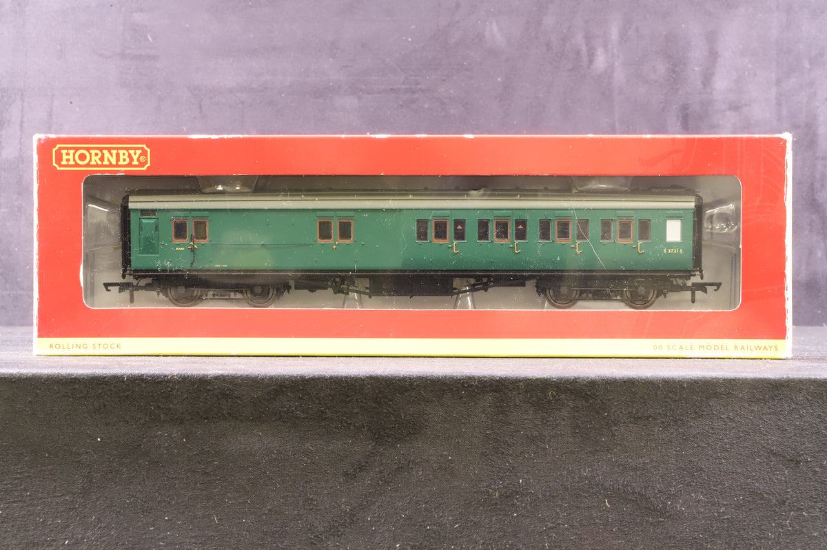 Hornby OO Rake of 3 BR Maunsell Coaches, Inc. R40029A, R4302B &amp; R4395B