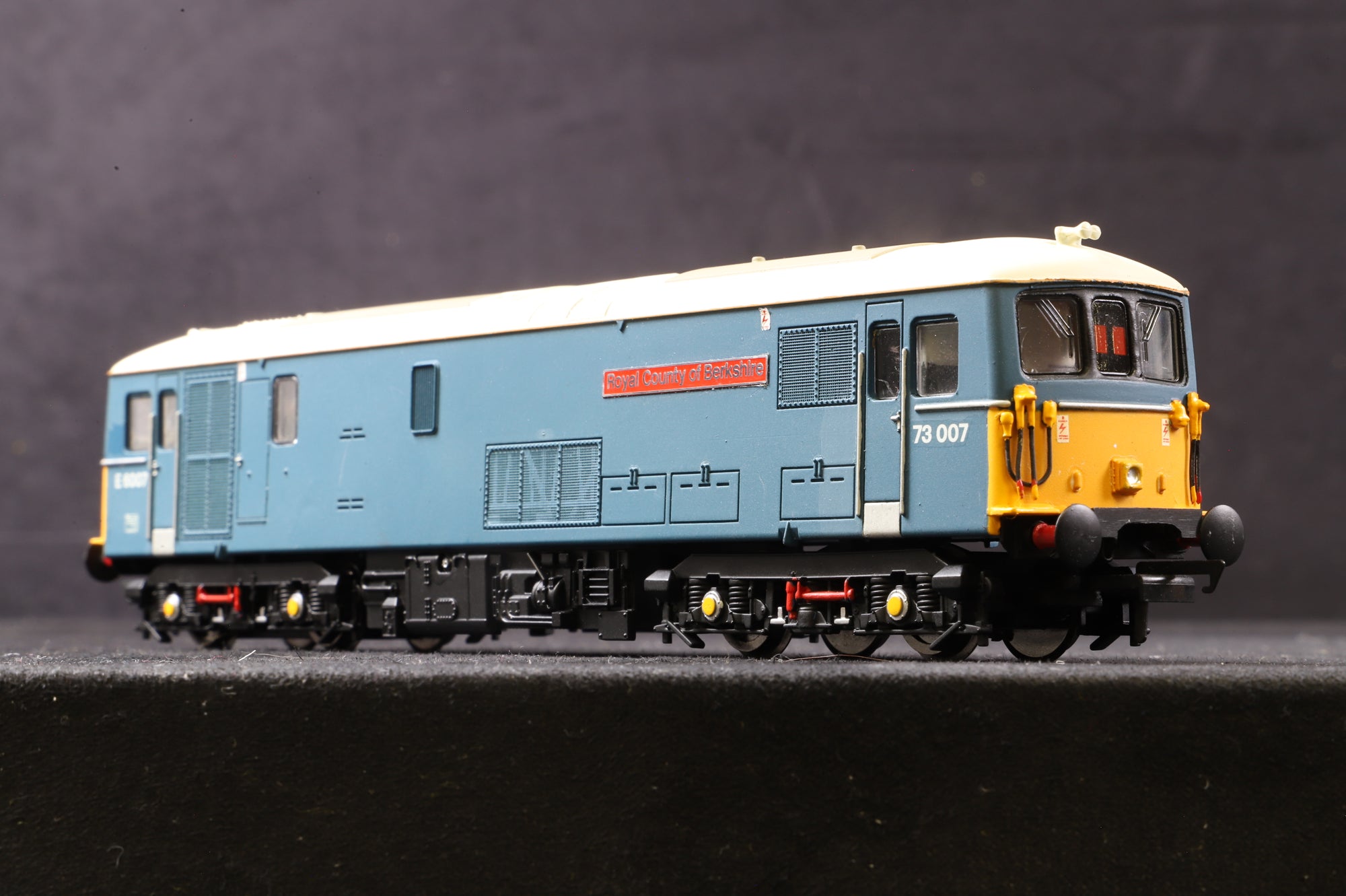 Hornby OO Class 73 'E6007' 'Royal County of Berkshire', Re-painted, named & numbered