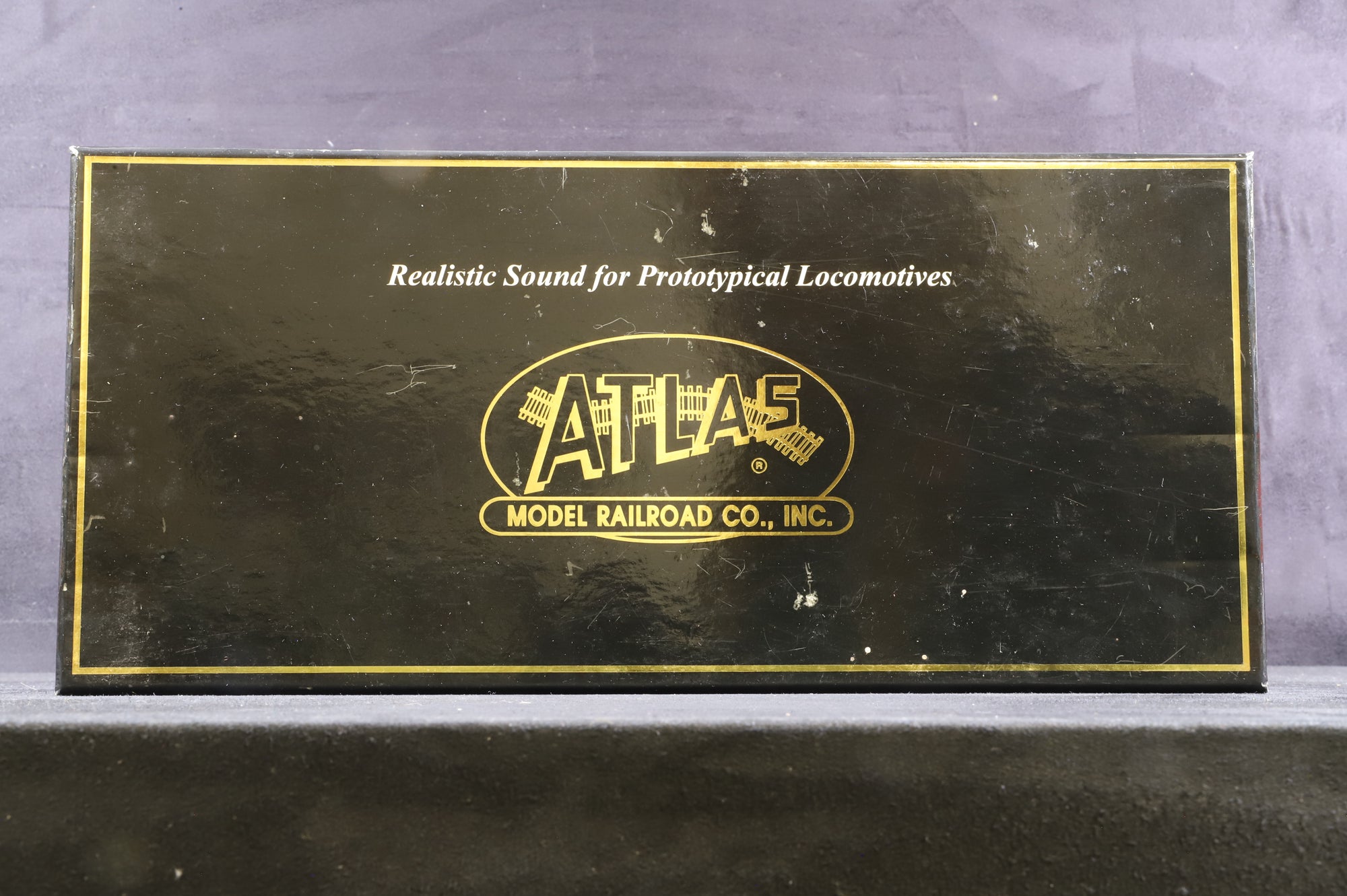 Atlas HO 9473 MP-15DC Chicago & North Western Road '1305' Diesel Locomotive DCC Sound