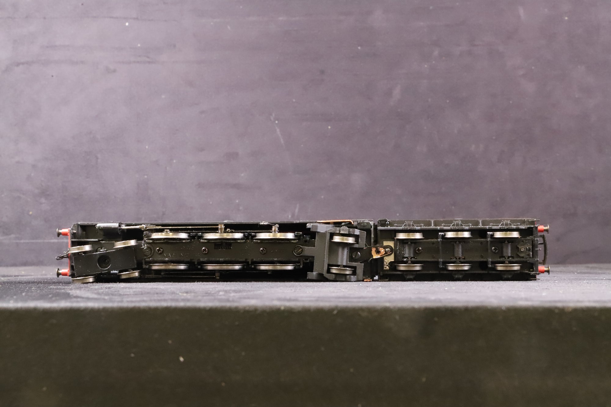 Hornby OO R2316 Battle of Britain Class '73 Squadron' BR Lined Green E/C