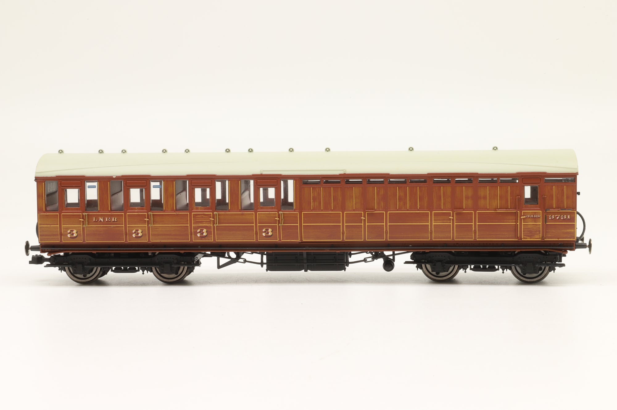 Hornby OO Rake of 6 Gresley Teak Suburban Coaches