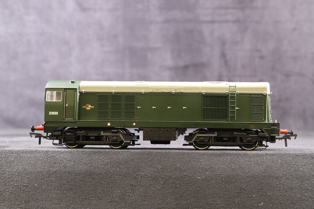 Bachmann OO 32-027Y/1 and Y/2 Class 20 Pack D8000 &amp; D8001 in BR green with Discs. Limited edition 355/504