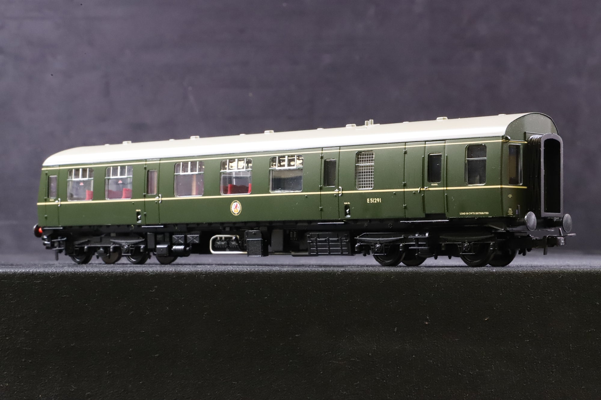 Bachmann OO 31-326B Class 105 2 Car DMU BR Green Speed Whiskers DCC Sound