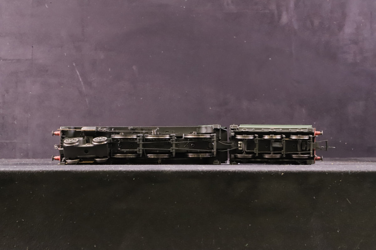 Hornby OO R3318 Class B17/6 61620 &#39;Clumber&#39; in Lined BR Green w/ Early Crests - Lightly Weathered