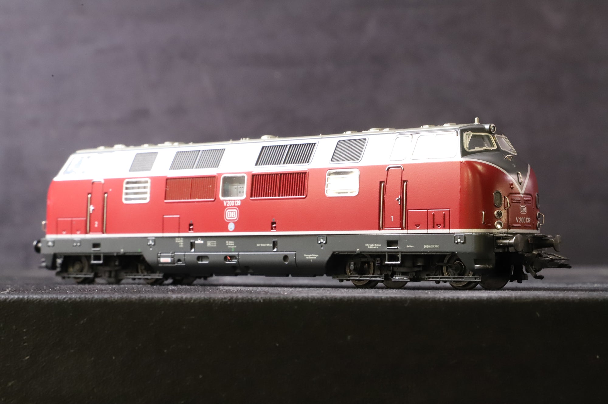 Marklin HO 3382 BR V200.1 V200139 in DB Crimson/Black - UNTESTED