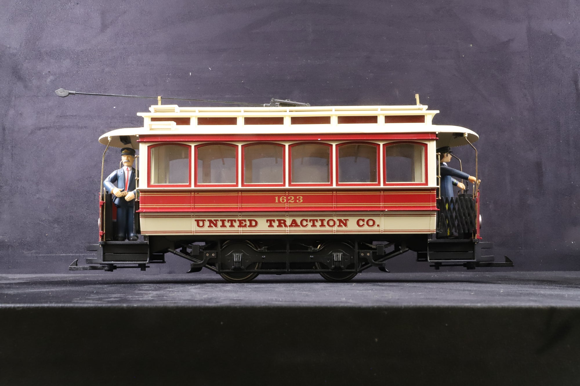 Bachmann Big Haulers G 93939 Closed Street Car 'United Electric'