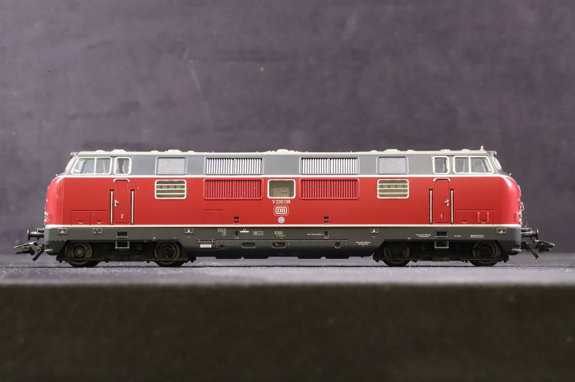 Marklin HO 3382 BR V200.1 V200139 in DB Crimson/Black - UNTESTED