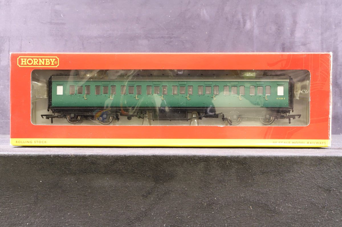 Hornby OO Rake of 3 BR Maunsell Coaches, Inc. R40029A, R4302B &amp; R4395B
