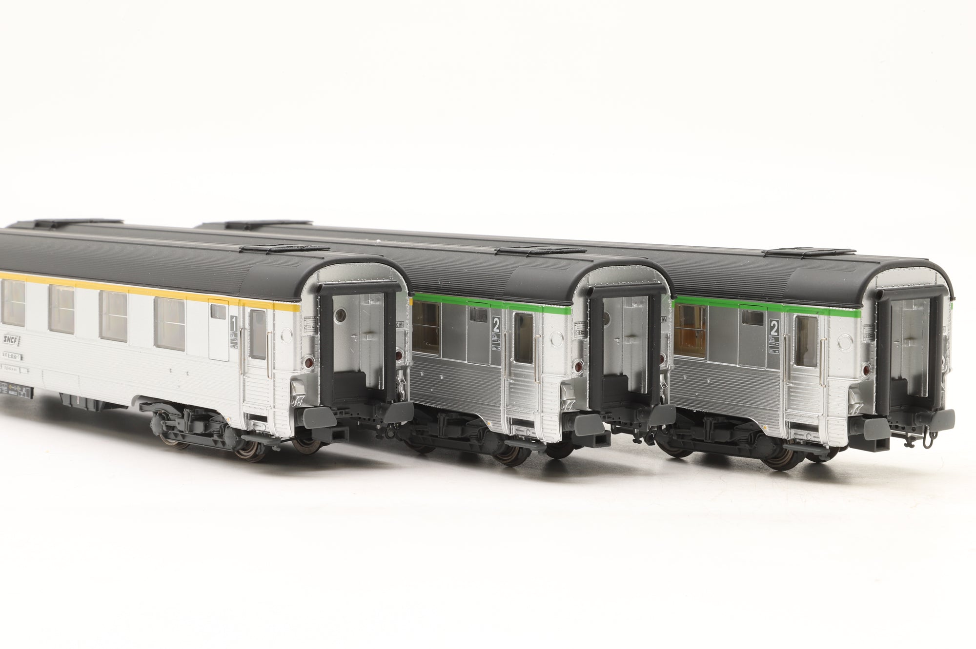 L.S. Models HO 41116/7/8 Rake of 3x SNCF Mistral 56 Inox Coaches