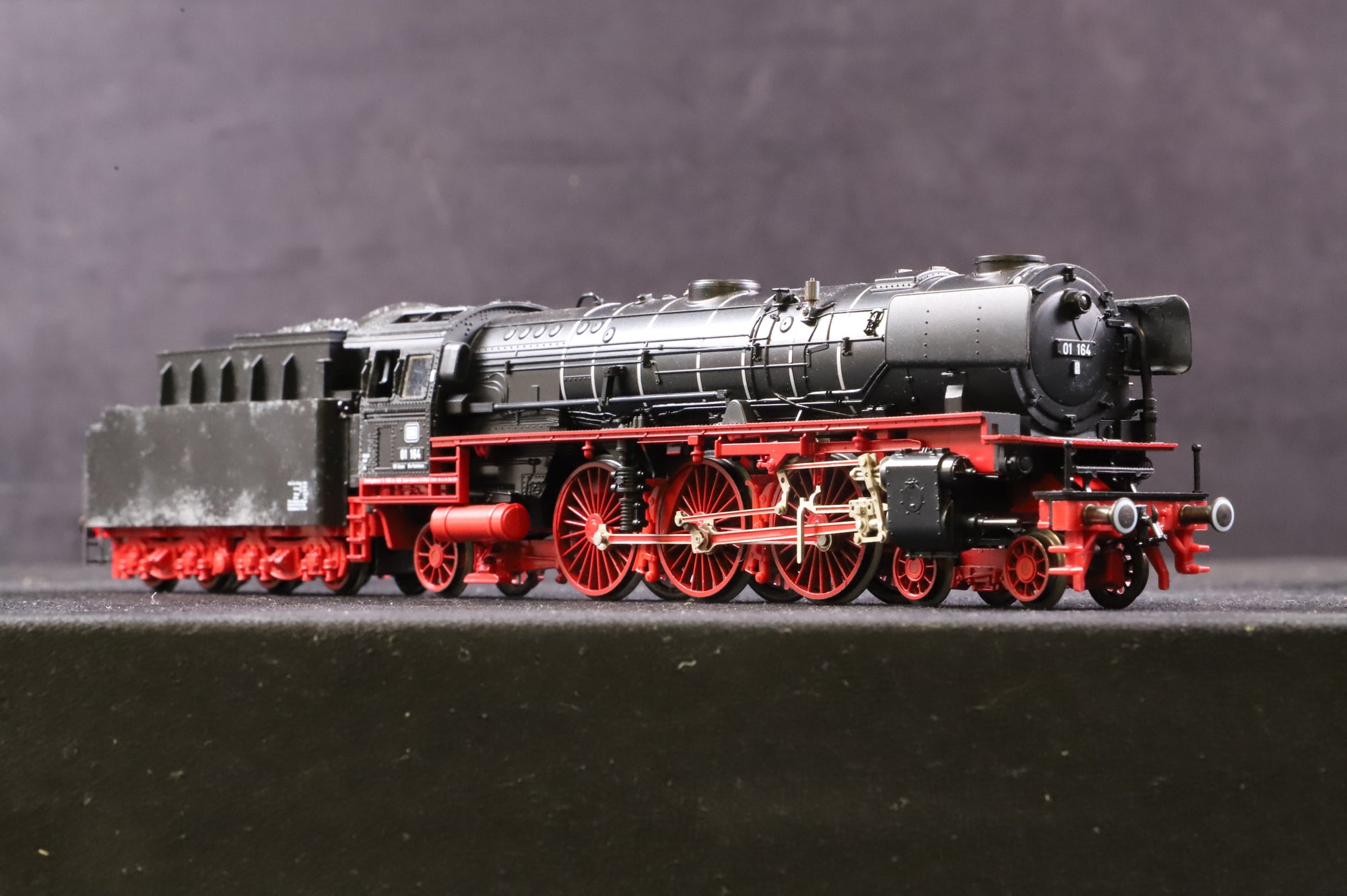 Fleischmann HO 4169 BR 01 01164 in DB Black/Red