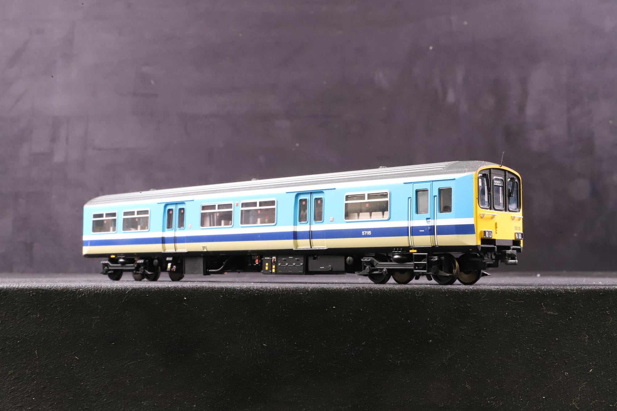 Bachmann OO 32-929SF Class 150/1 2 Car DMU '150115' BR Provincial DCC Sound