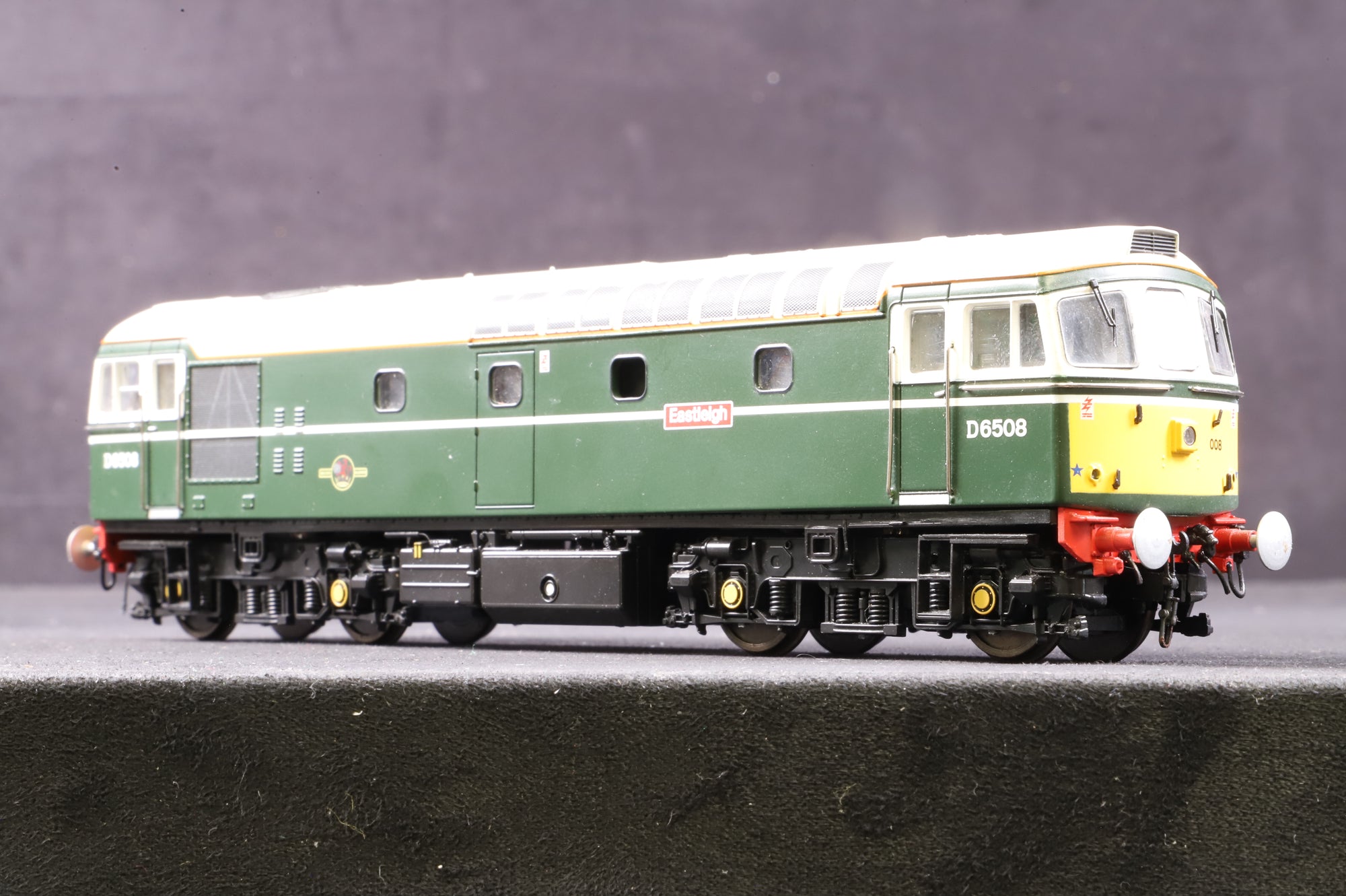 Heljan OO 3301 Class 33/0 Diesel 'Eastleigh' 'D6508' BR Green
