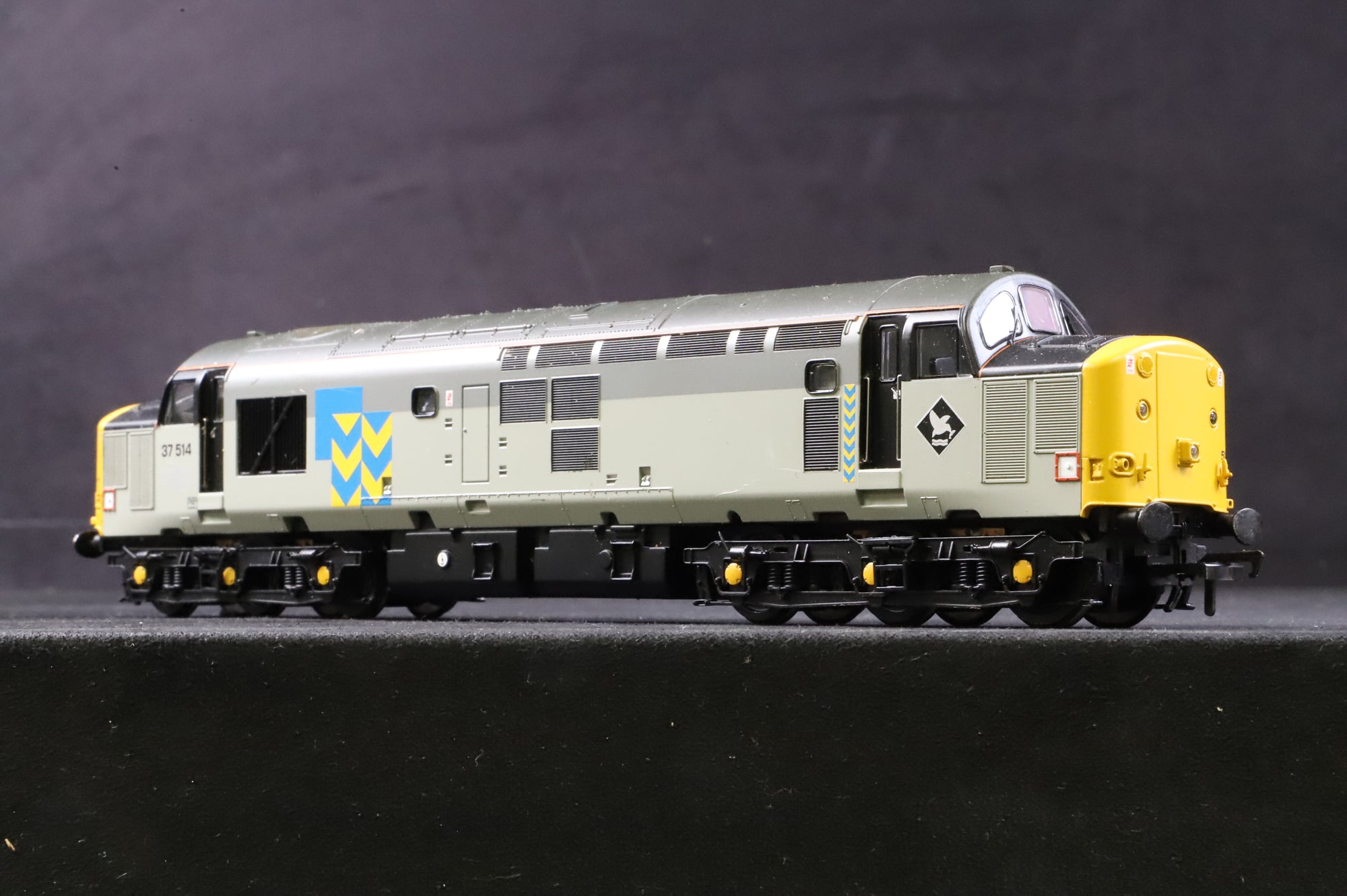 Bachmann OO 32-386 Class 37/5 37514 in BR Railfreight Grey Metals Livery