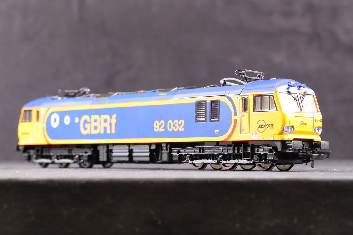 Hornby OO R3135 GBRF Class 92 &#39;92032&#39;, DCC Fitted