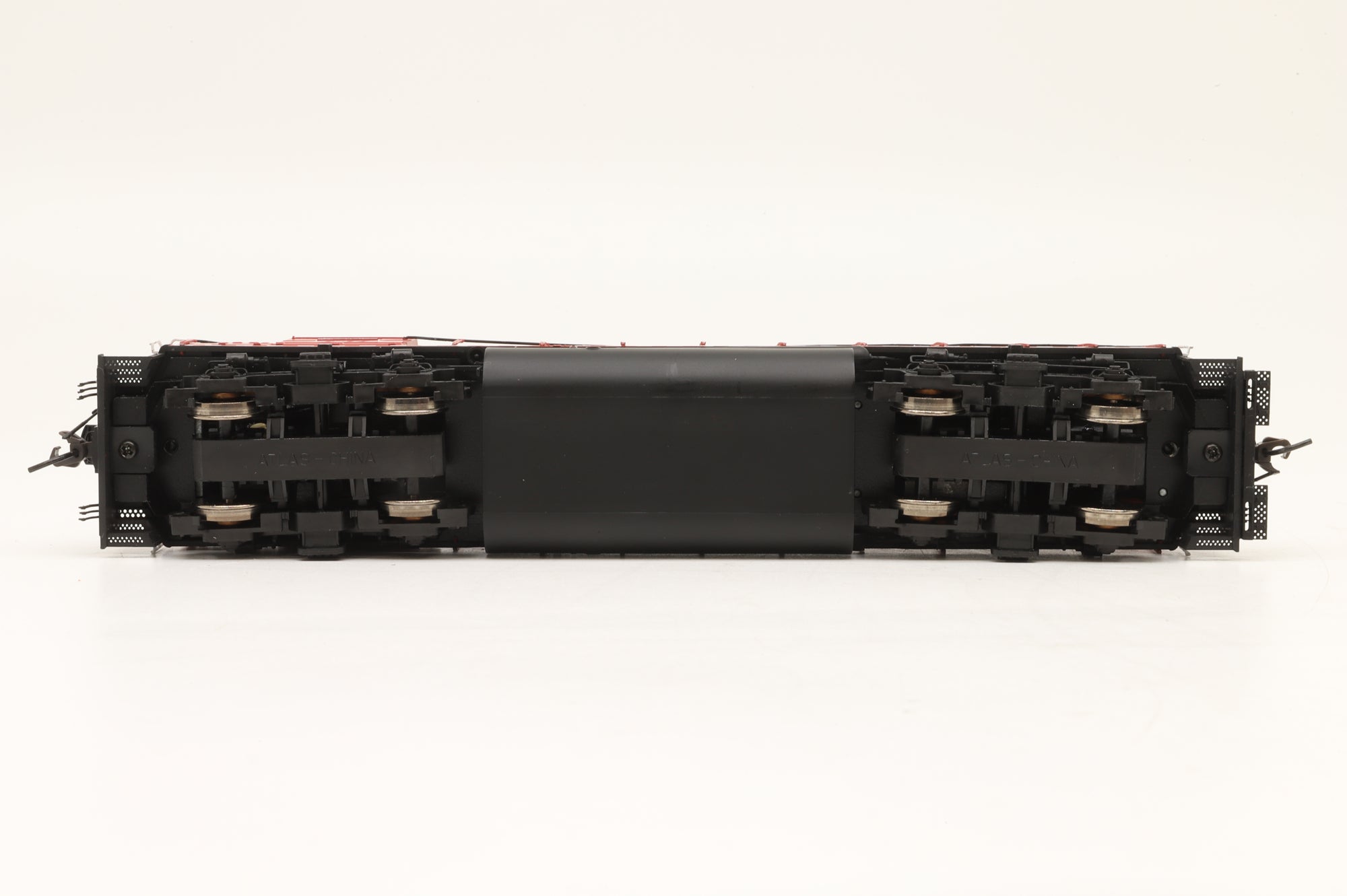 Atlas HO 10000084 GP-40 Low Nose #4615 in Canadian Pacific 'Beaver' Livery – DCC Sound