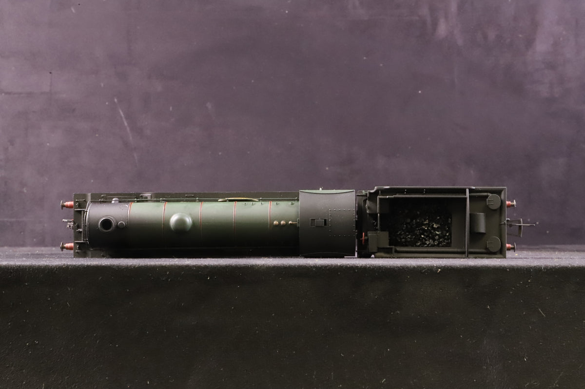 Hornby OO R3318 Class B17/6 61620 &#39;Clumber&#39; in Lined BR Green w/ Early Crests - Lightly Weathered