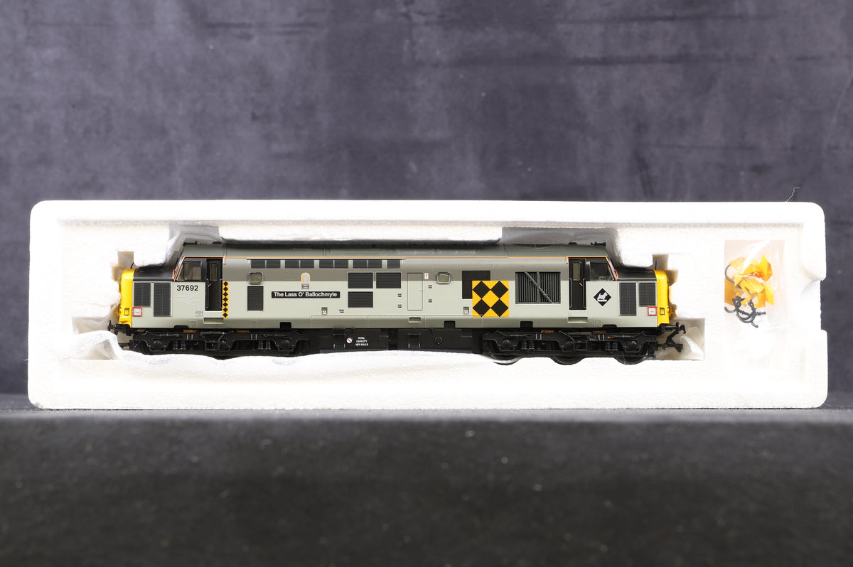 Bachmann OO 32-381Y Class 37/6 37692 &#39;The Lass O&#39; Ballochmyle&#39; in BR Coal Sector Triple Grey Livery - Limited Edition 215-512