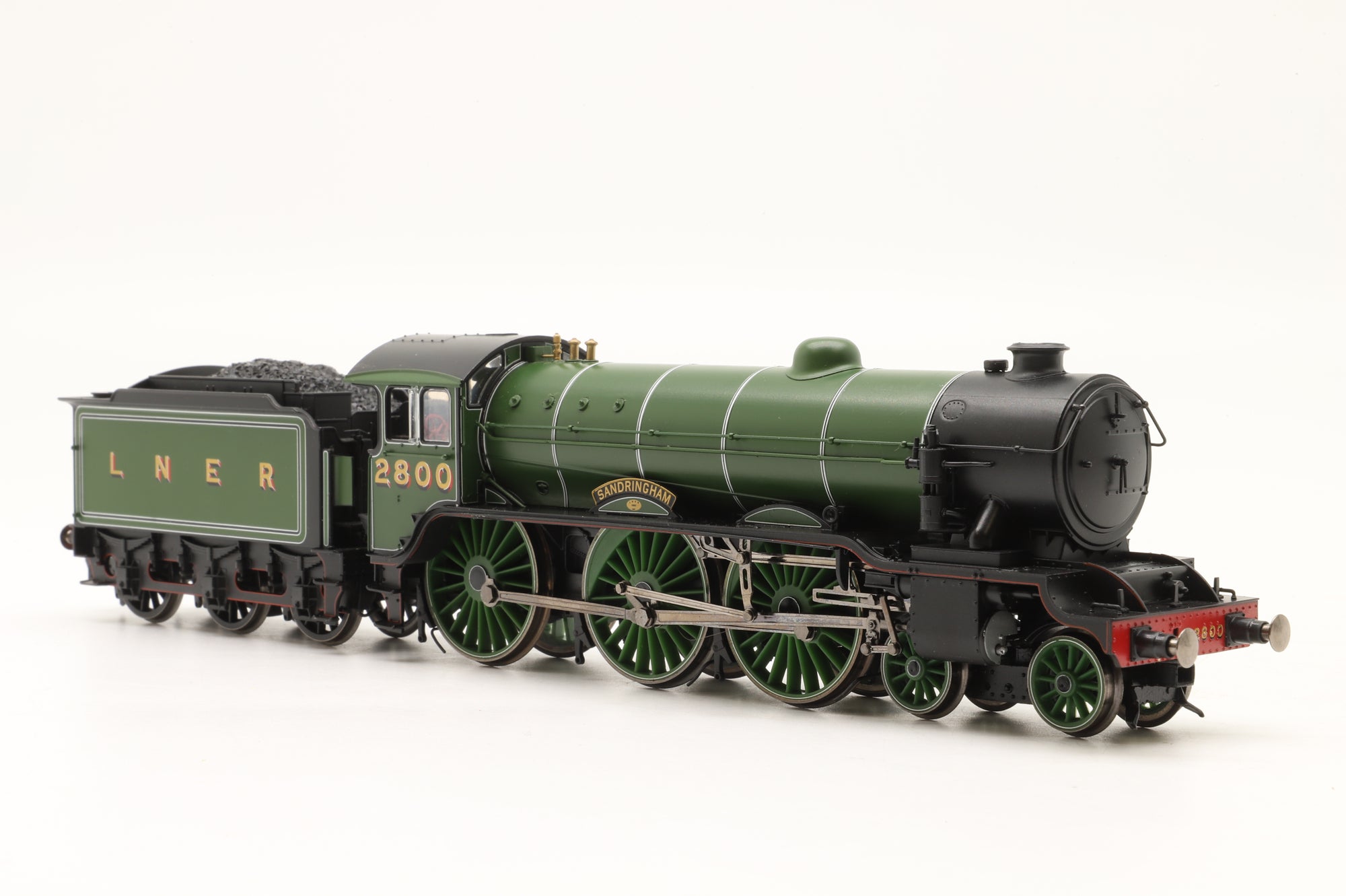 Hornby OO R2920X Class B17/1 '2800' 'Sandringhman' LNER Apple Green