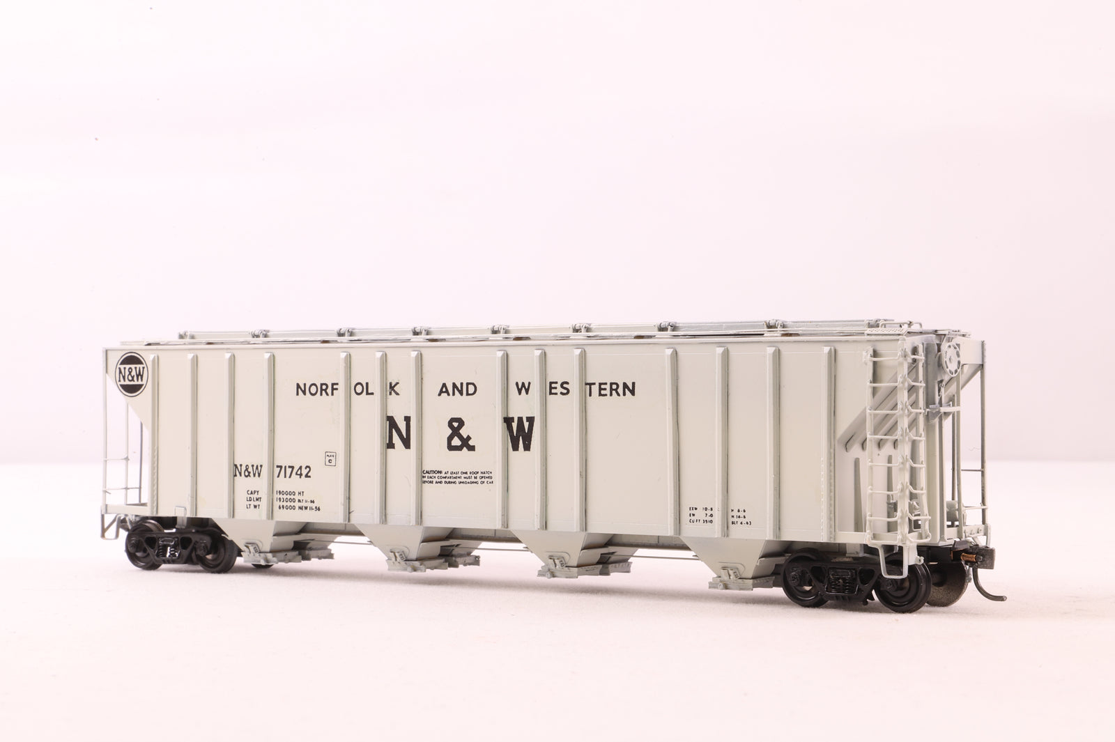 Overland Models HO Brass 3319 'Big John' Covered Hoppers w/ Centred Trough Hatches No.71742 in N&W Grey