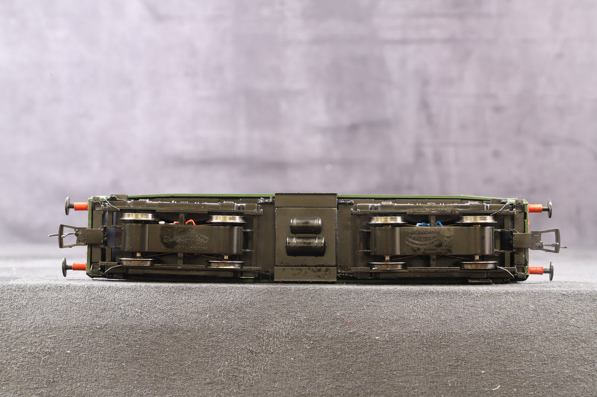 Bachmann OO 32-027Y/1 and Y/2 Class 20 Pack D8000 &amp; D8001 in BR green with Discs. Limited edition 355/504