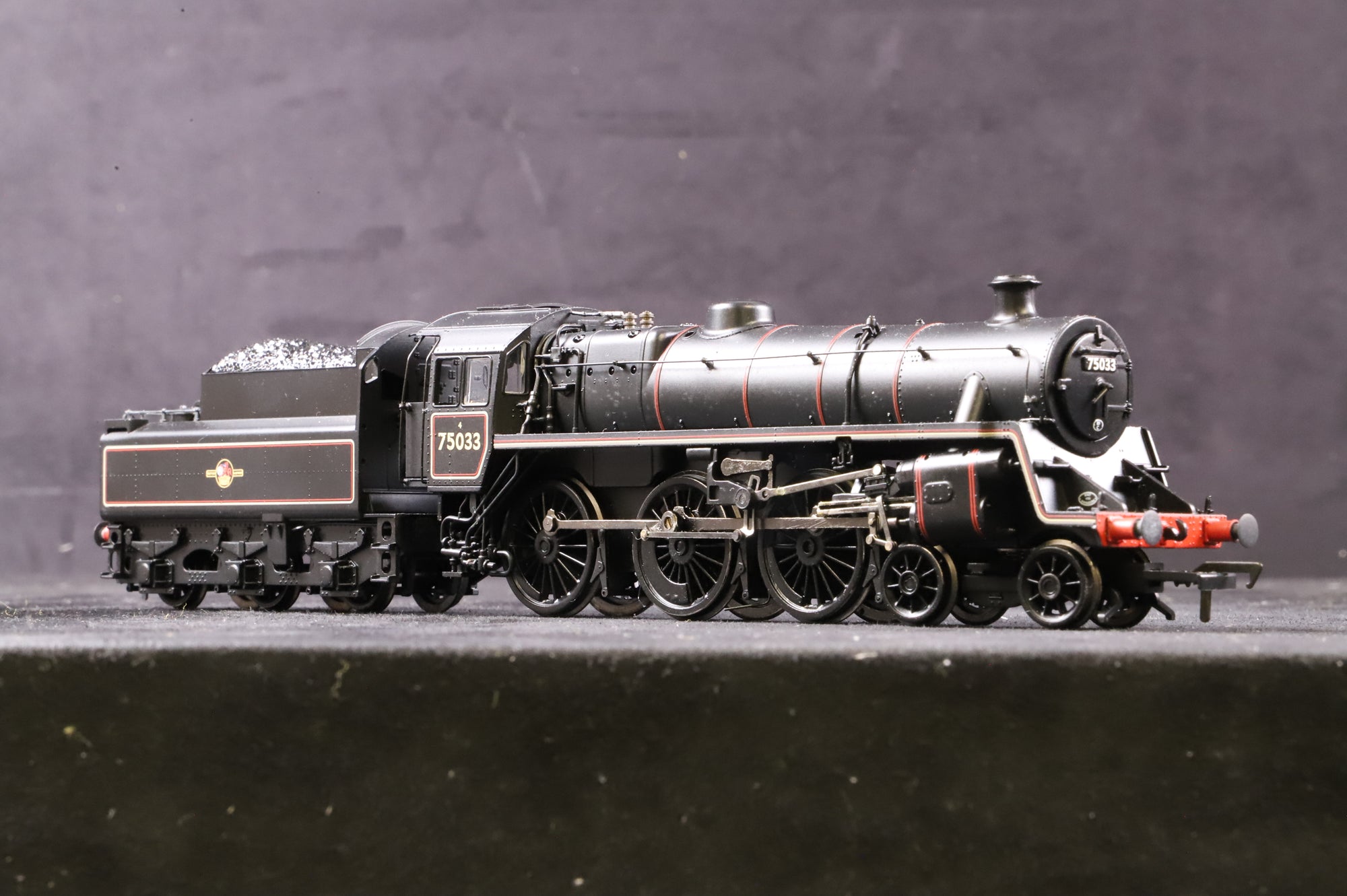 Bachmann OO 31-118 Standard Class 4MT 4-6-0 '75033' BR2 Tender BR Lined Black L/C