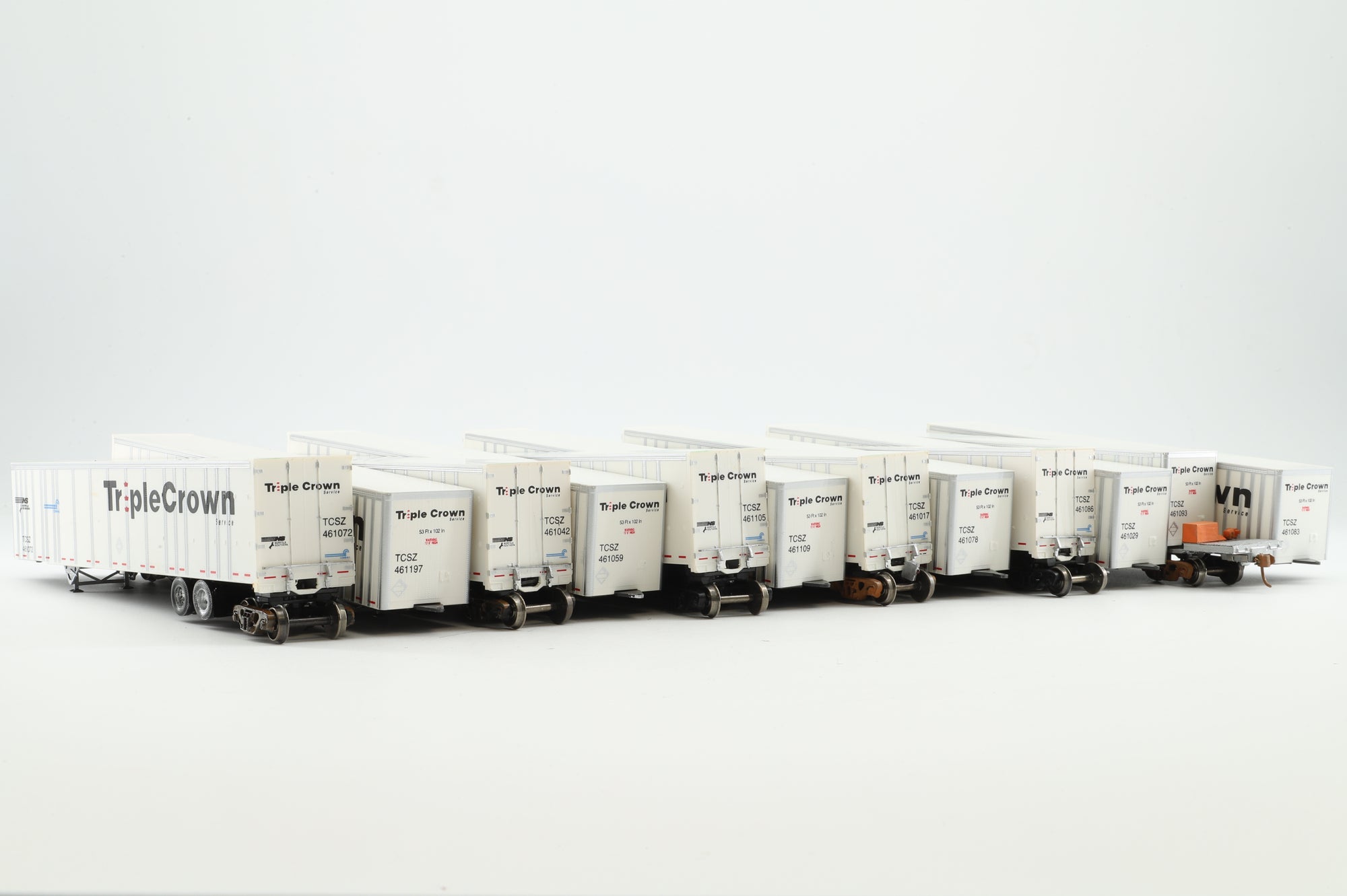 Bowser HO Rake of 12 TOFC Road-Rail Cars w/ Triple Crown Branding