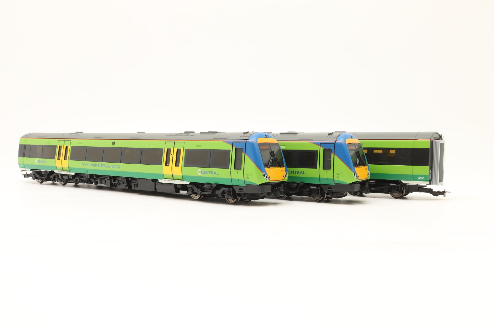 Bachmann OO 32-460 Class 170/5 Turbostar 3-Car DMU in Central Trains Livery
