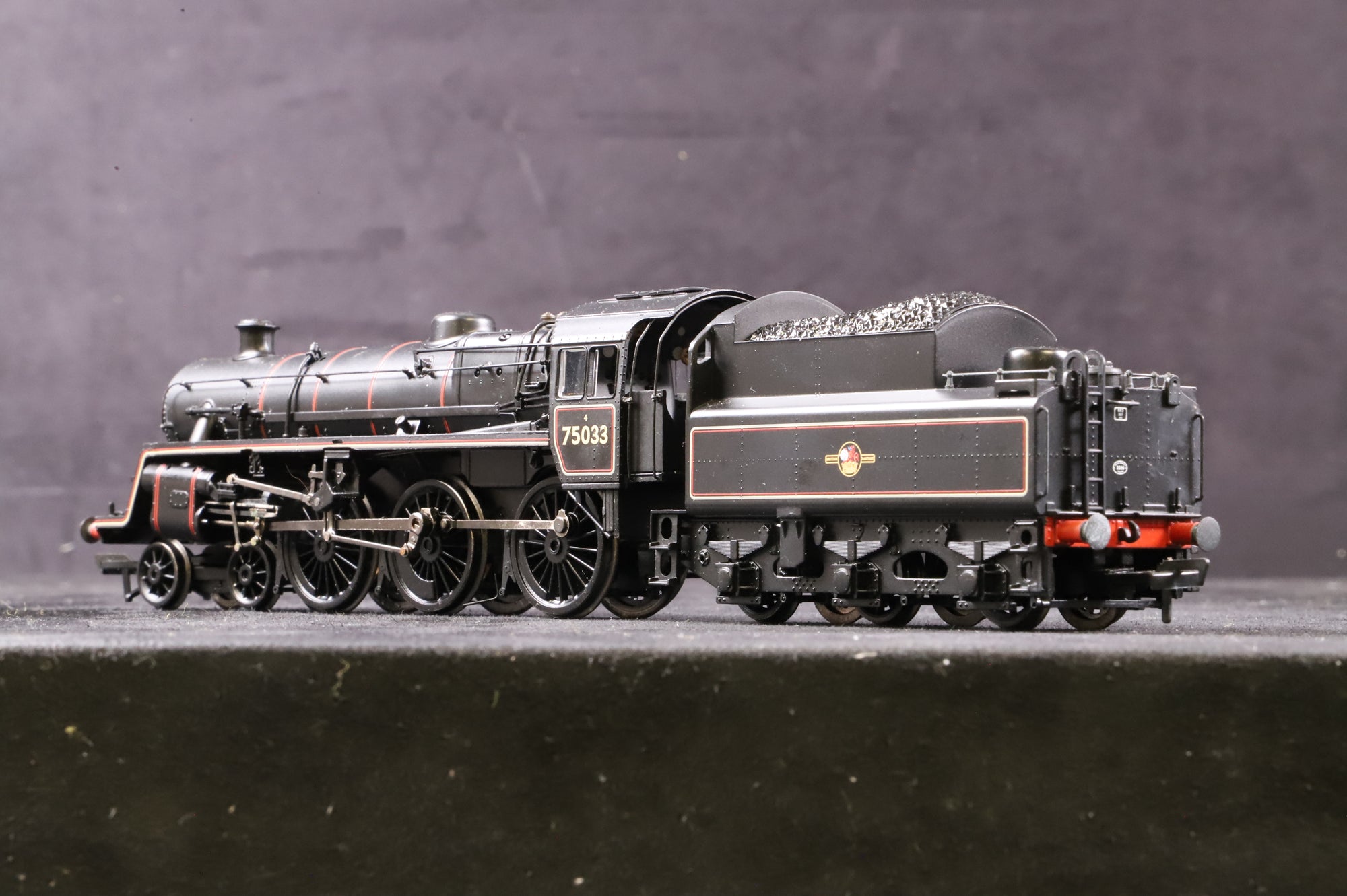 Bachmann OO 31-118 Standard Class 4MT 4-6-0 '75033' BR2 Tender BR Lined Black L/C
