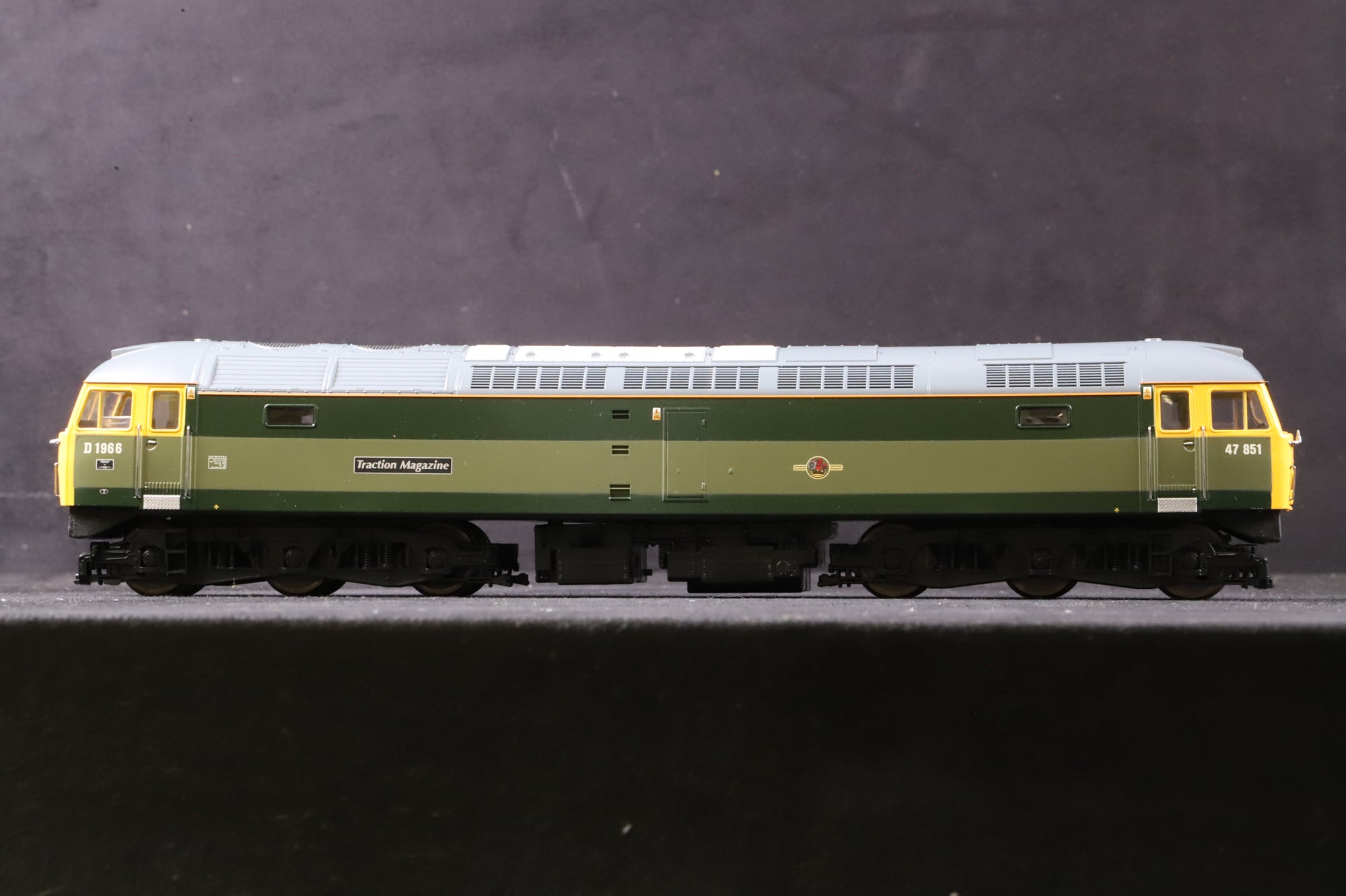 Heljan OO 4666 Class 47 Diesel '47851/D1966' 'Traction Magazine' BR Heritage Green