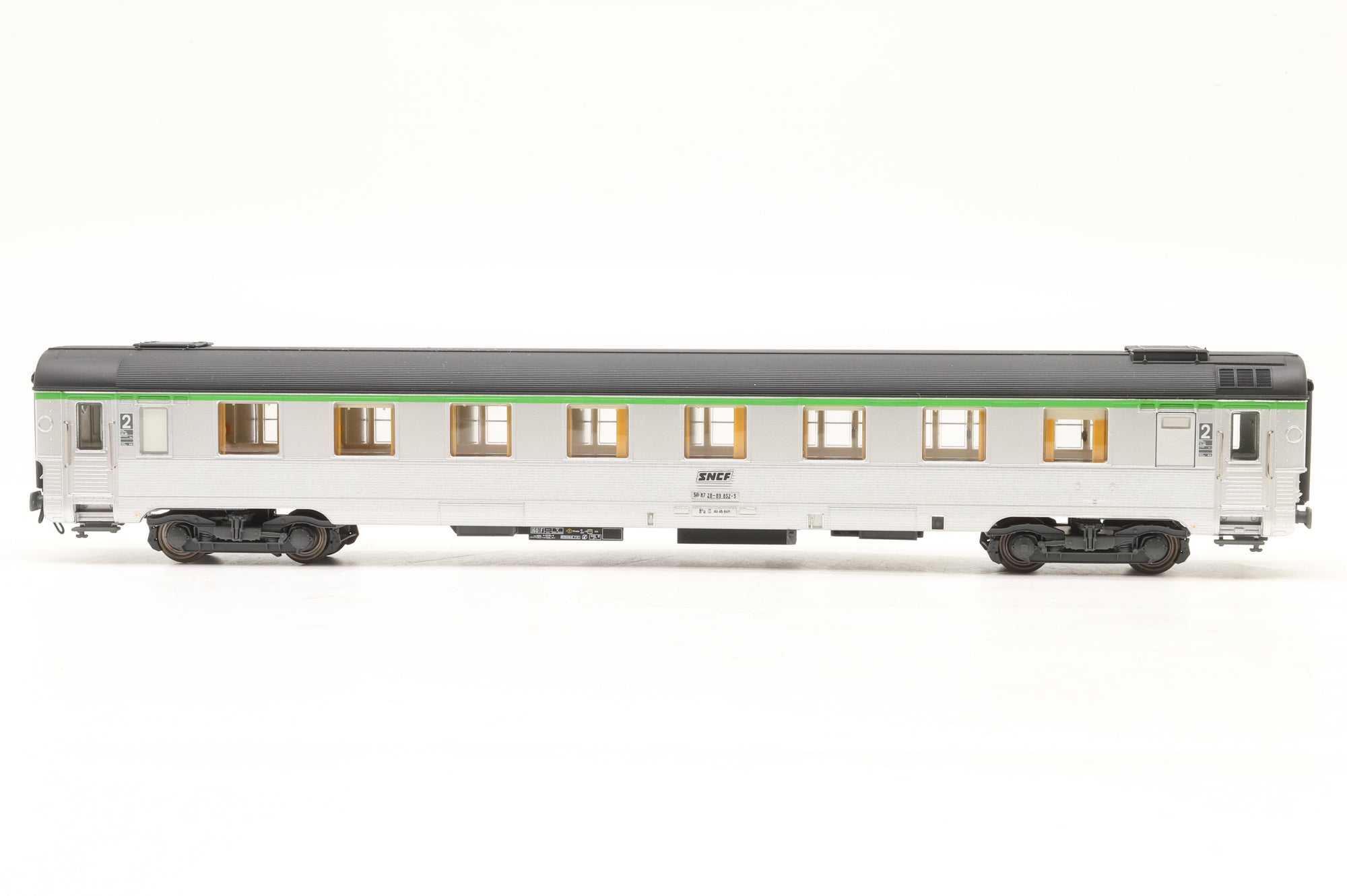 L.S. Models HO 41116/7/8 Rake of 3x SNCF Mistral 56 Inox Coaches