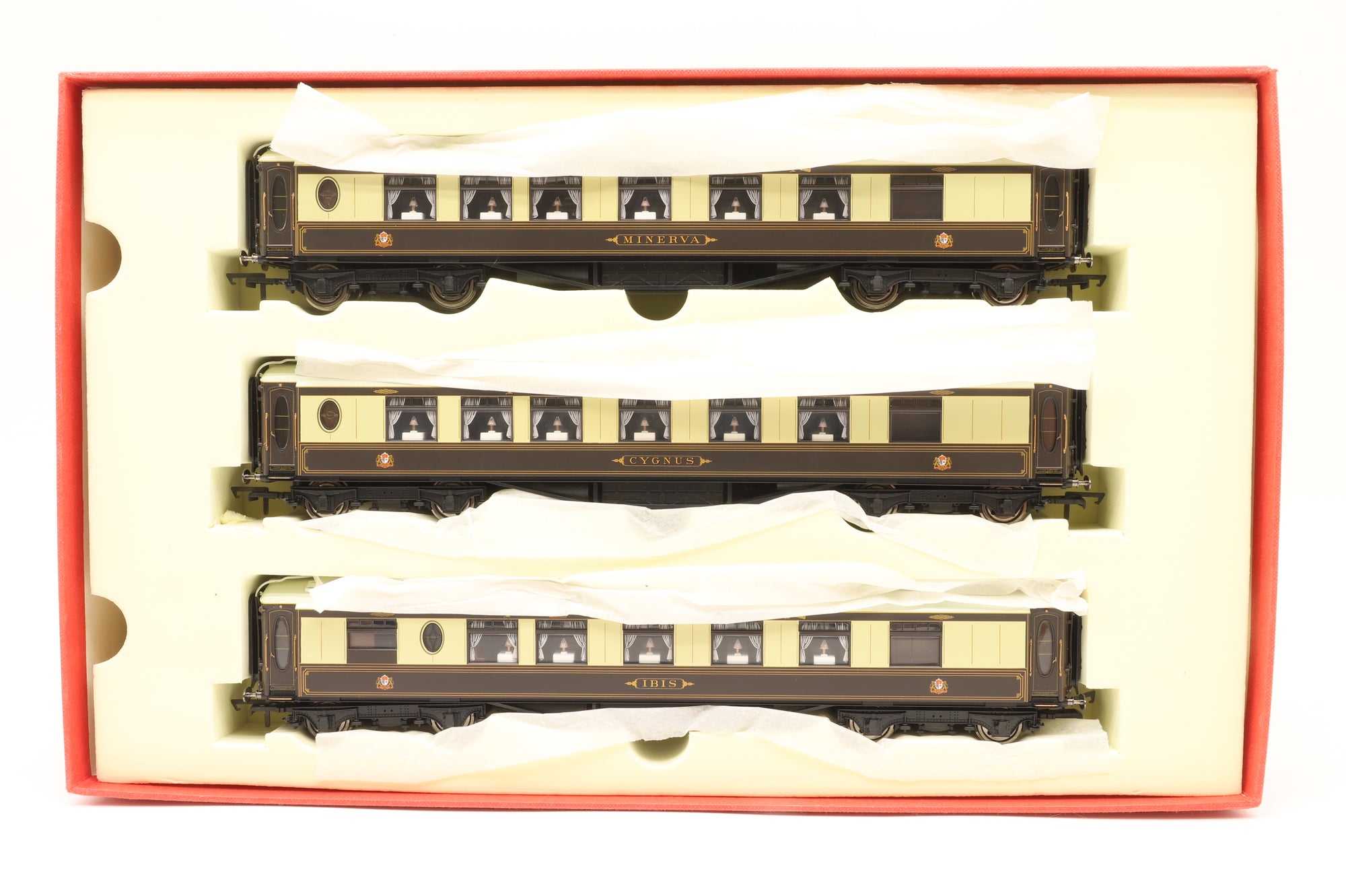 Hornby OO Pack Of 3 Pullman Cars Inc. Minerva, Cygnus & Ibis