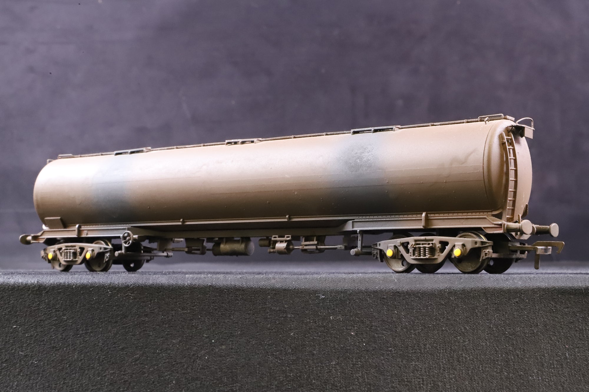 WORKSHOP Bachmann OO Rake of 3 100T Bogie Tank Wagons in a Heavily Weathered Brown