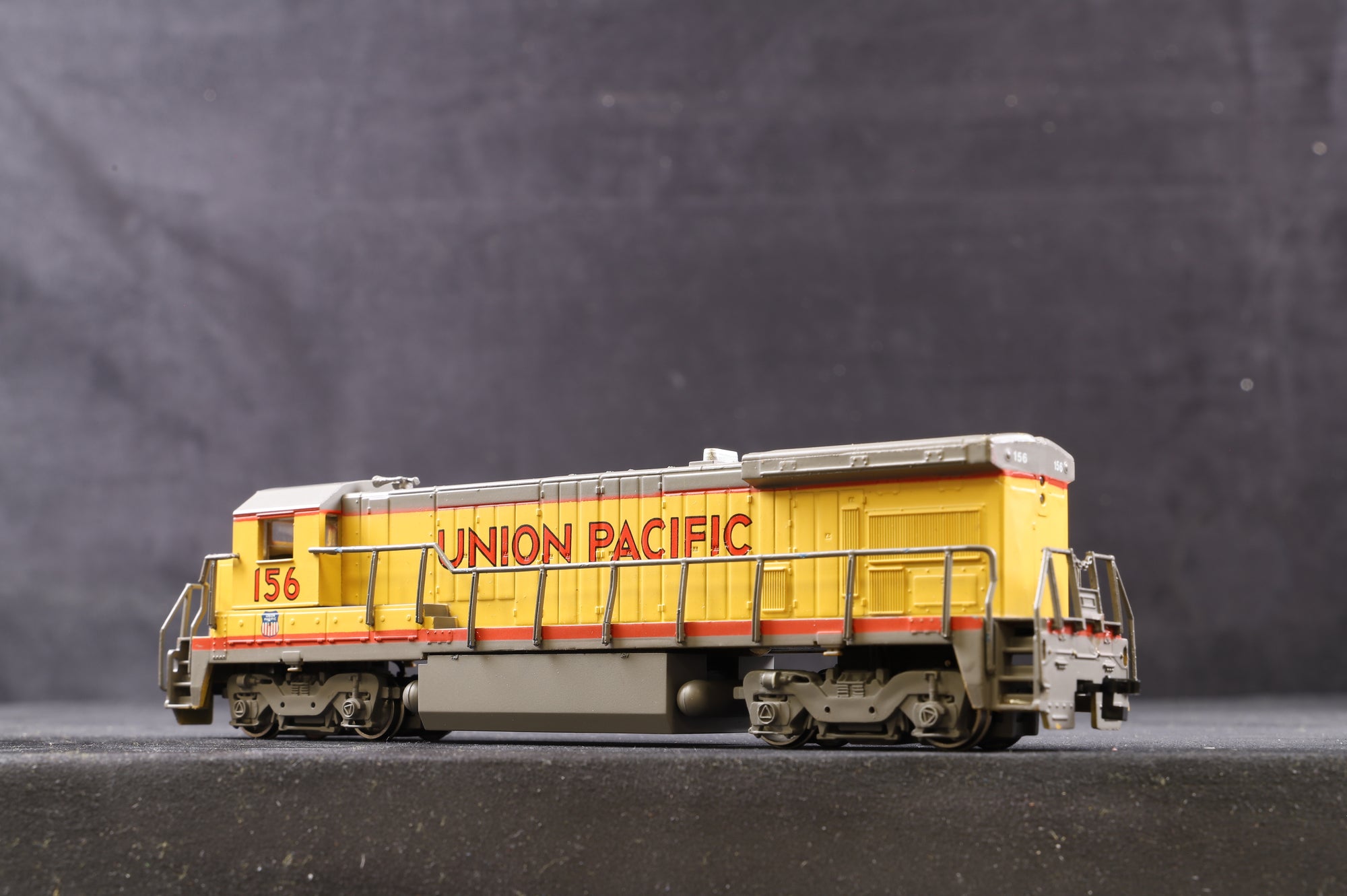 Bachmann Plus HO 31103 B23-7 Diesel Union Pacific '156'