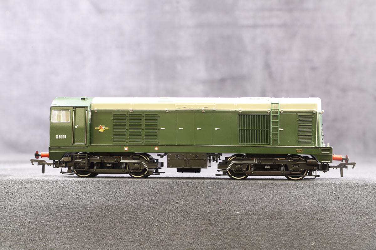 Bachmann OO 32-027Y/1 and Y/2 Class 20 Pack D8000 &amp; D8001 in BR green with Discs. Limited edition 355/504