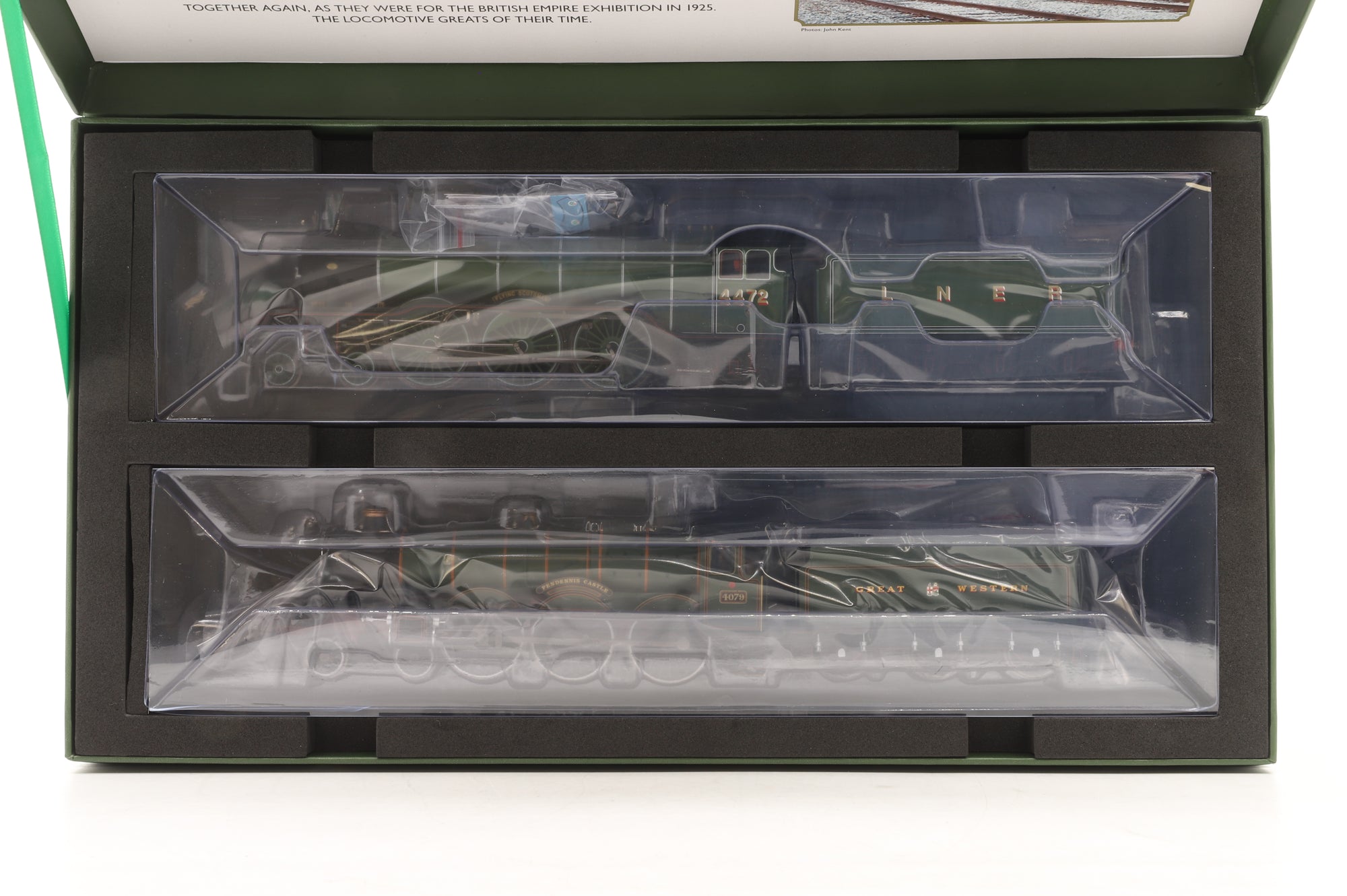Hornby OO R30465 LNER '4472' 'Flying Scotsman' & GWR '4079' 'Pendennis Castle' Australian Tour Train Pack