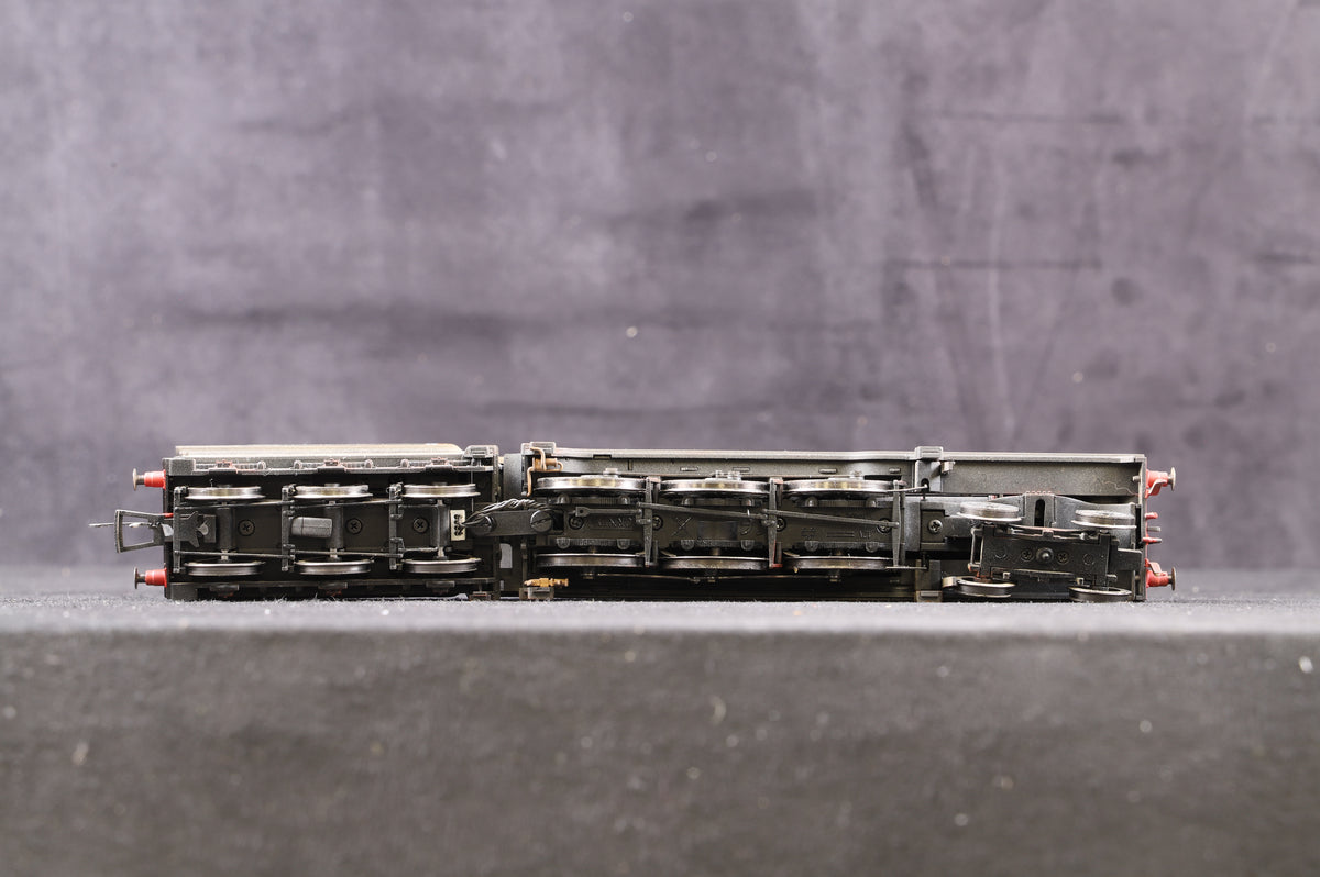 Hornby OO R3431 B12 Class &#39;61533&#39; BR Lined Black E/C, Weathered