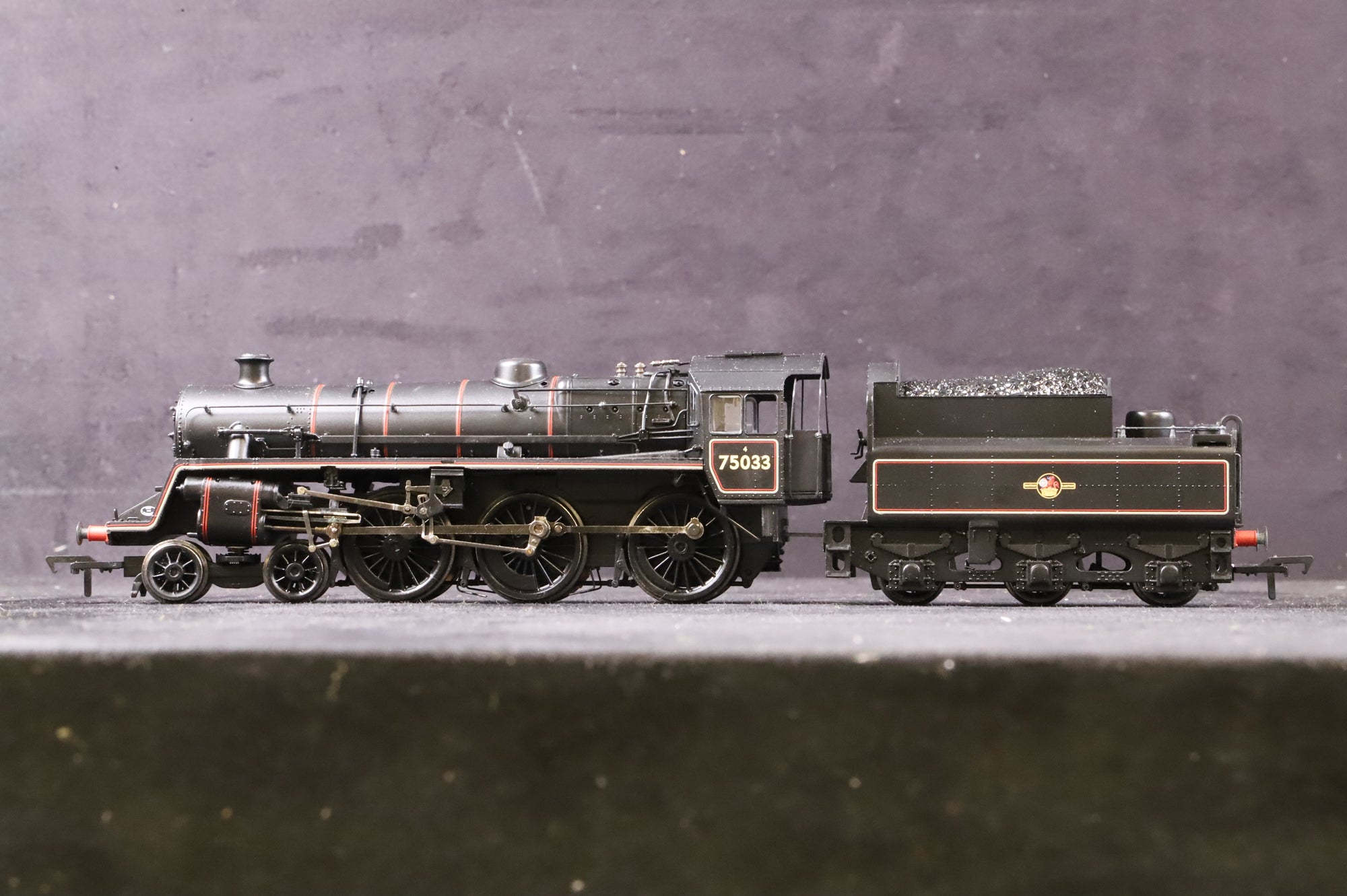 Bachmann OO 31-118 Standard Class 4MT 4-6-0 '75033' BR2 Tender BR Lined Black L/C