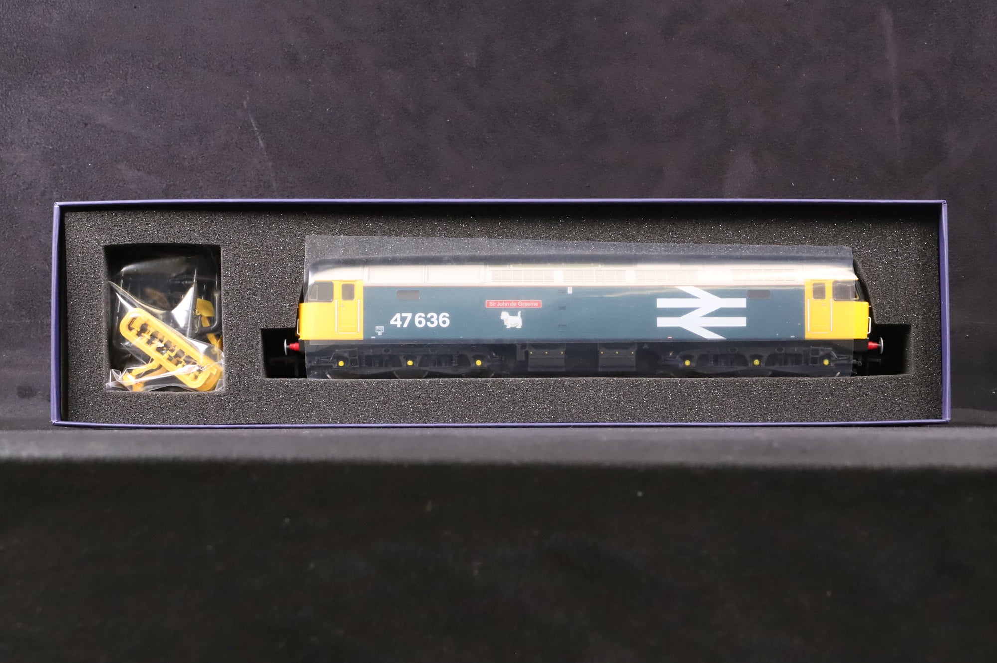 ViTrains OO V2115 Class 47 47636 'Sir John de Graeme' in BR Blue w/ Large Logos & West Highland Terrier Emblem