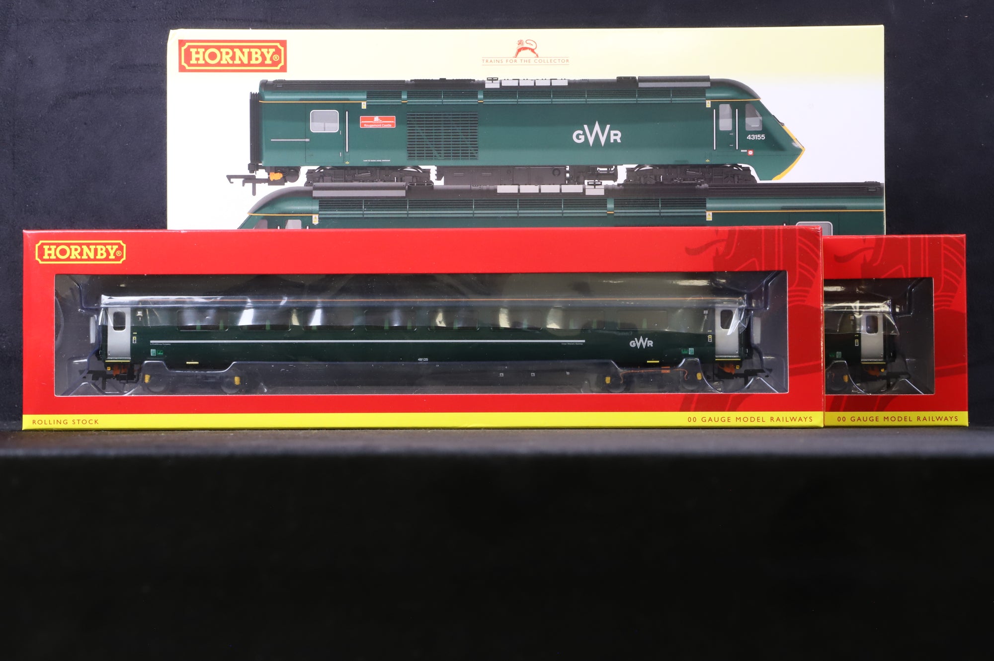 Hornby OO R30098 Class 43 HST Set w/ 2x Mk3 Coaches in GWR Livery