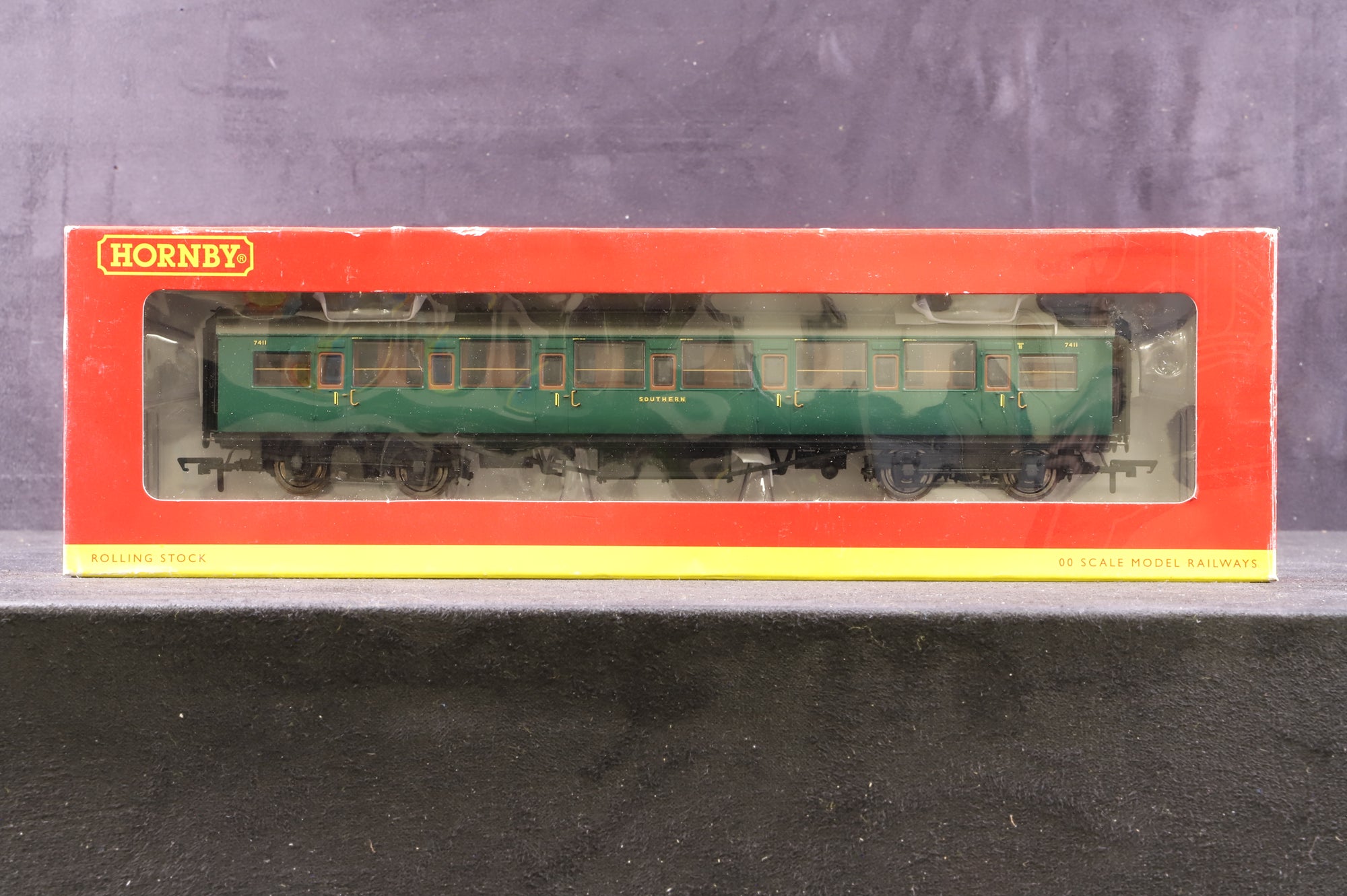 Hornby OO Rake of 4 SR Maunsell Coaches, Inc. R4338A, R4339C, R4337 & R4737