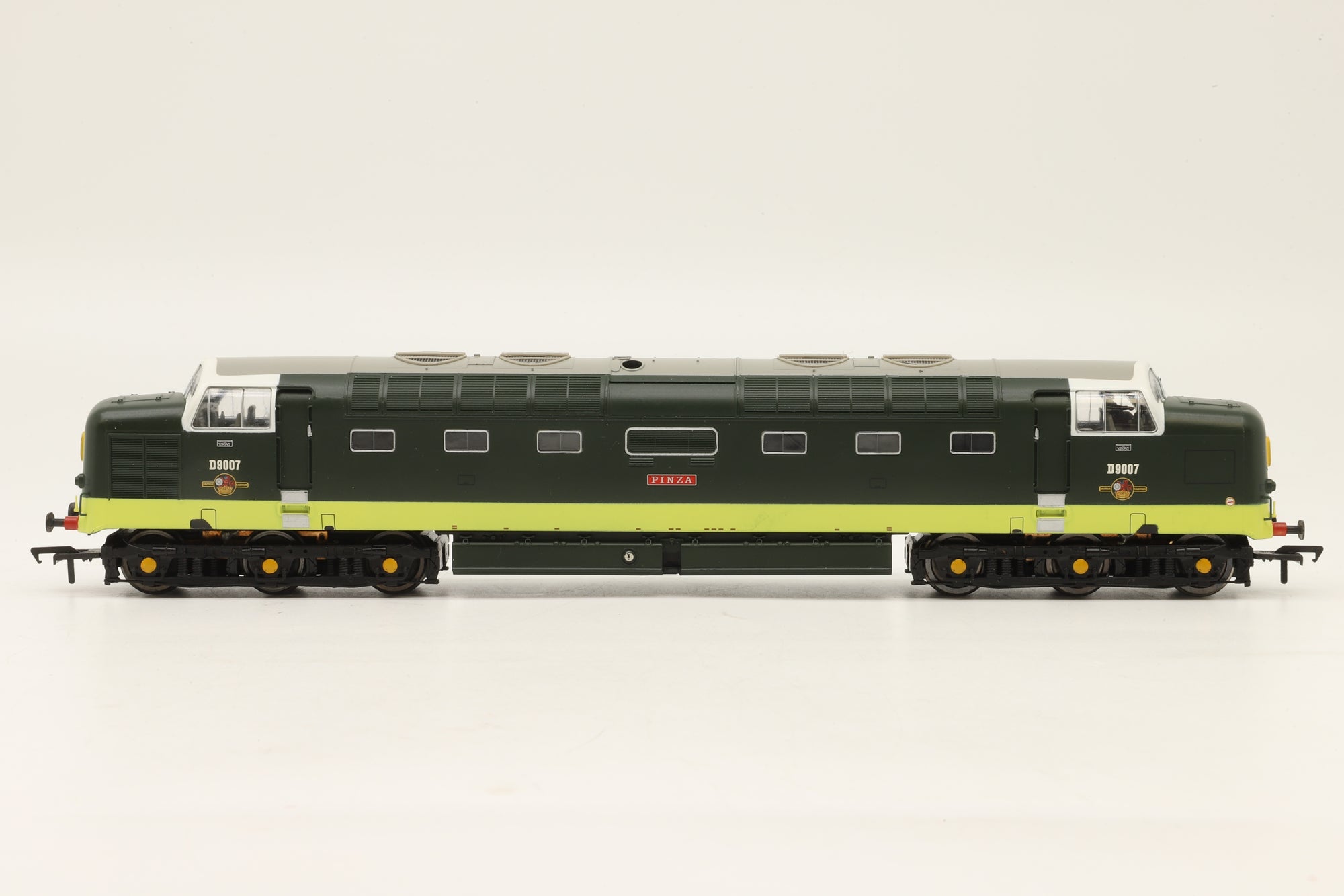 Bachmann OO 32-525DS Class 55 Deltic 'D9007' 'Pinza' BR Two Tone Green DCC Sound