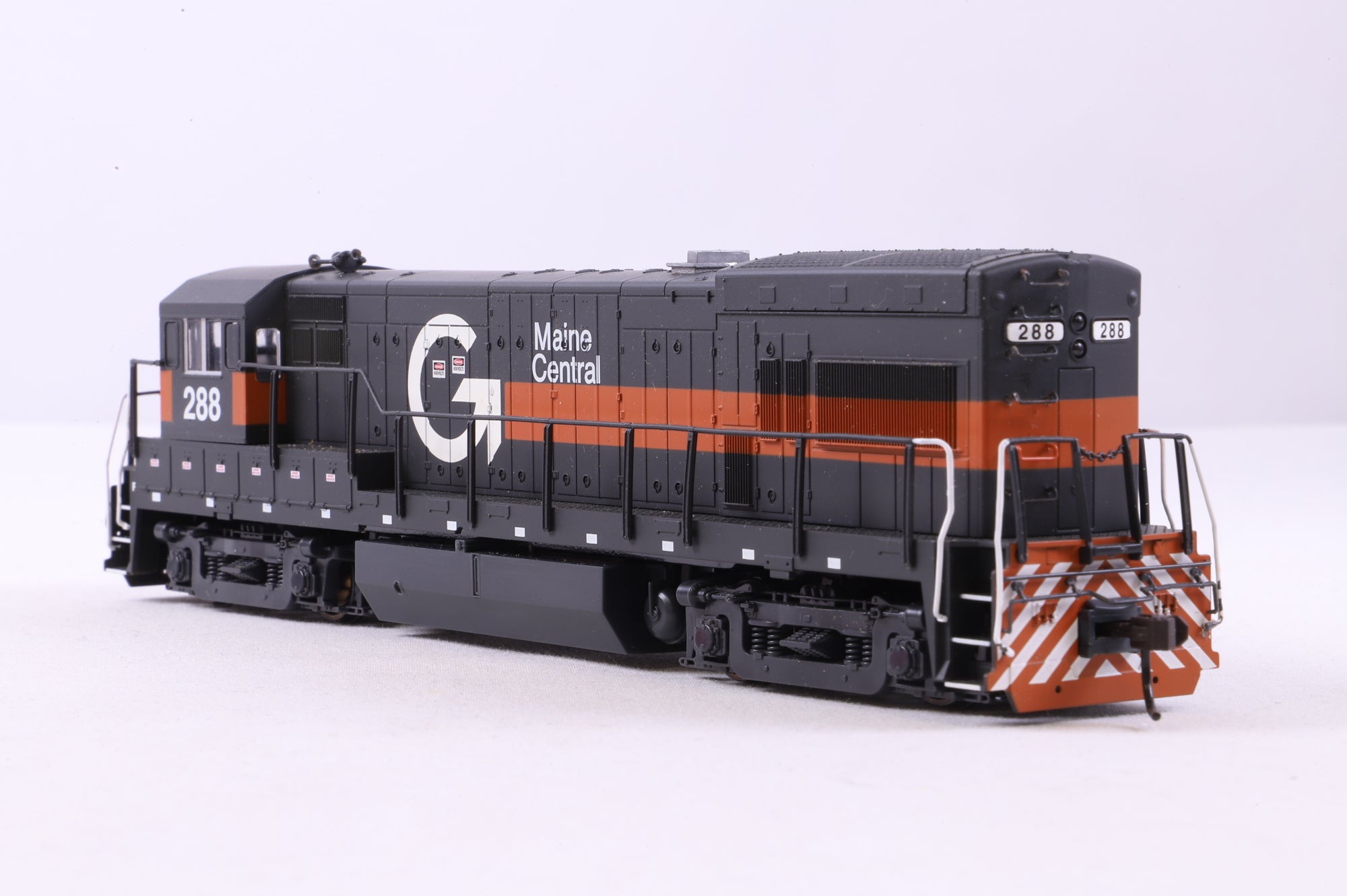 Atlas HO 8648 GE U23B Guilford/Maine Central '288'