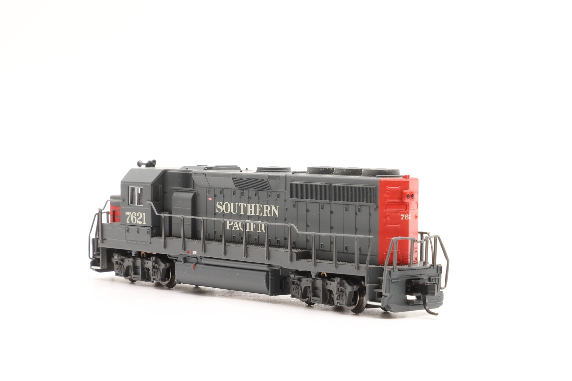 Atlas N 48636 GP-40-2 7621 in SP Grey/Red